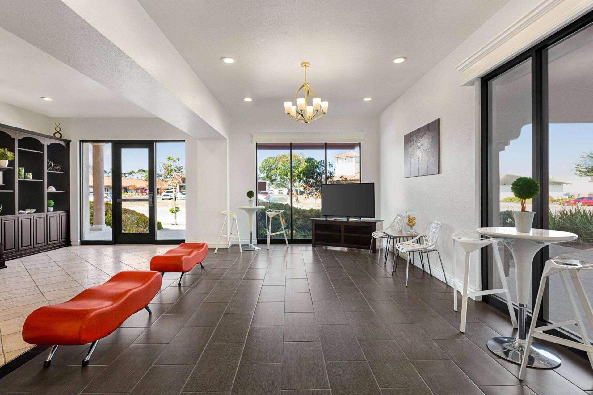 Ramada by Wyndham Marina photo 10