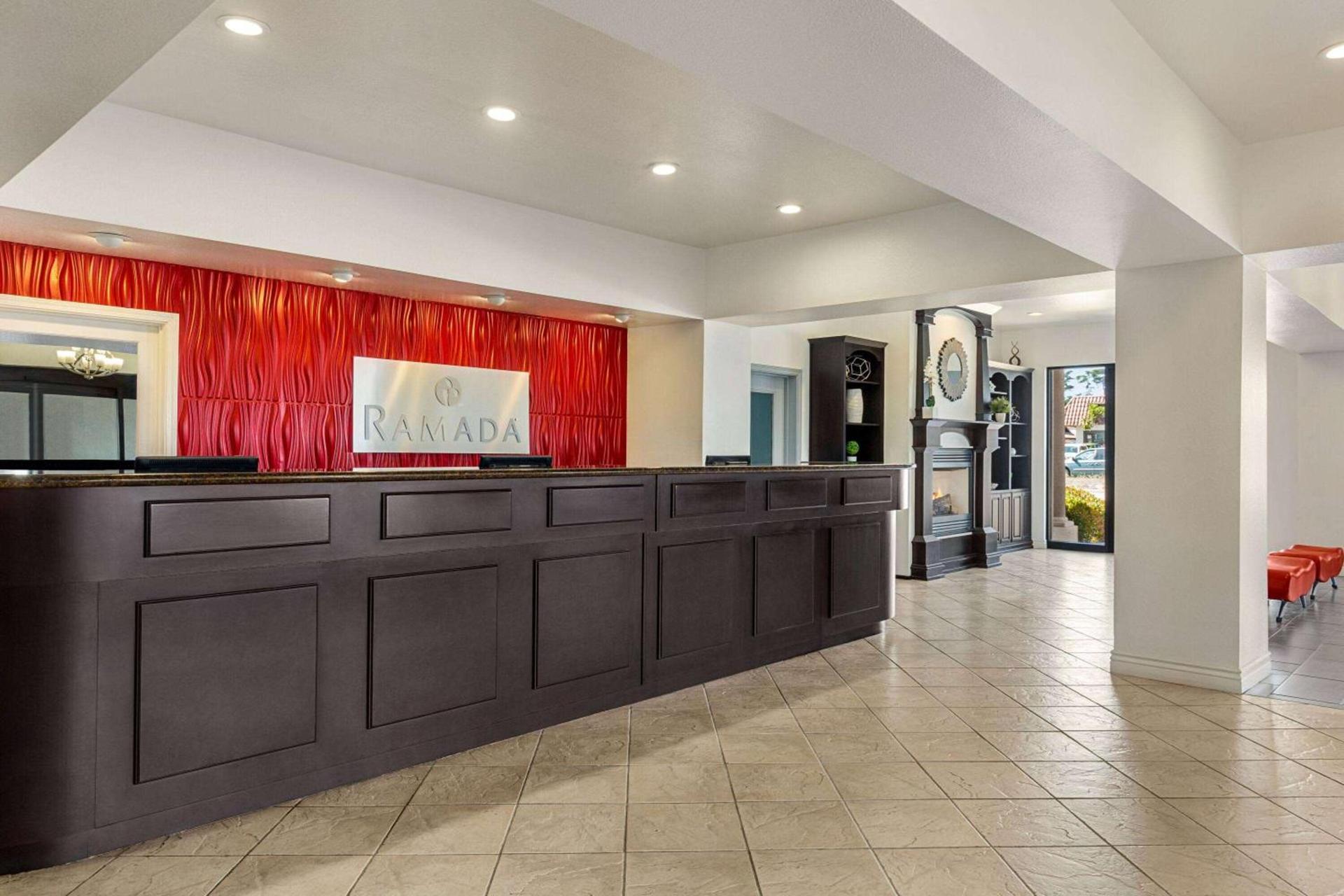 Ramada by Wyndham Marina photo 7