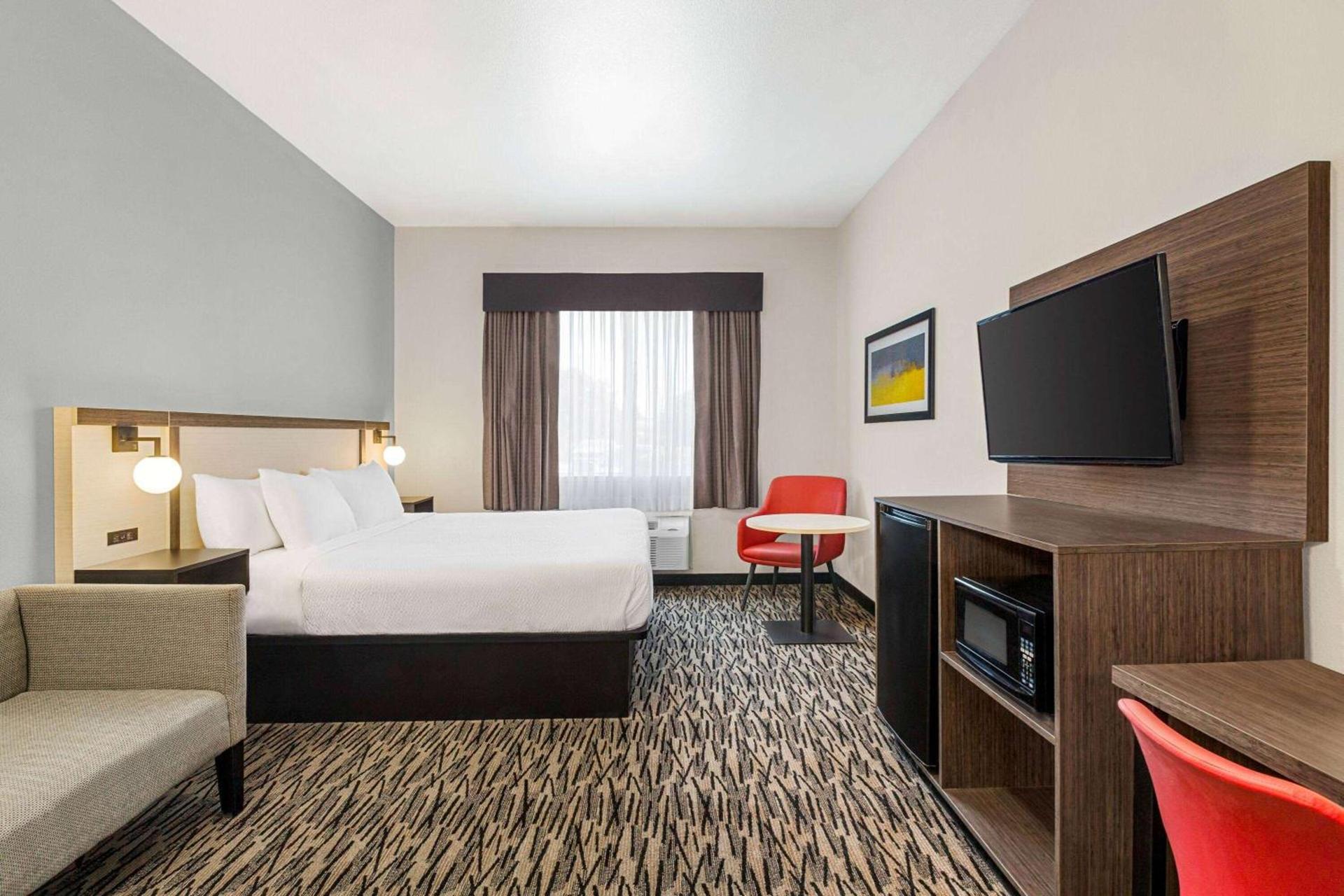 Ramada by Wyndham Marina photo 17