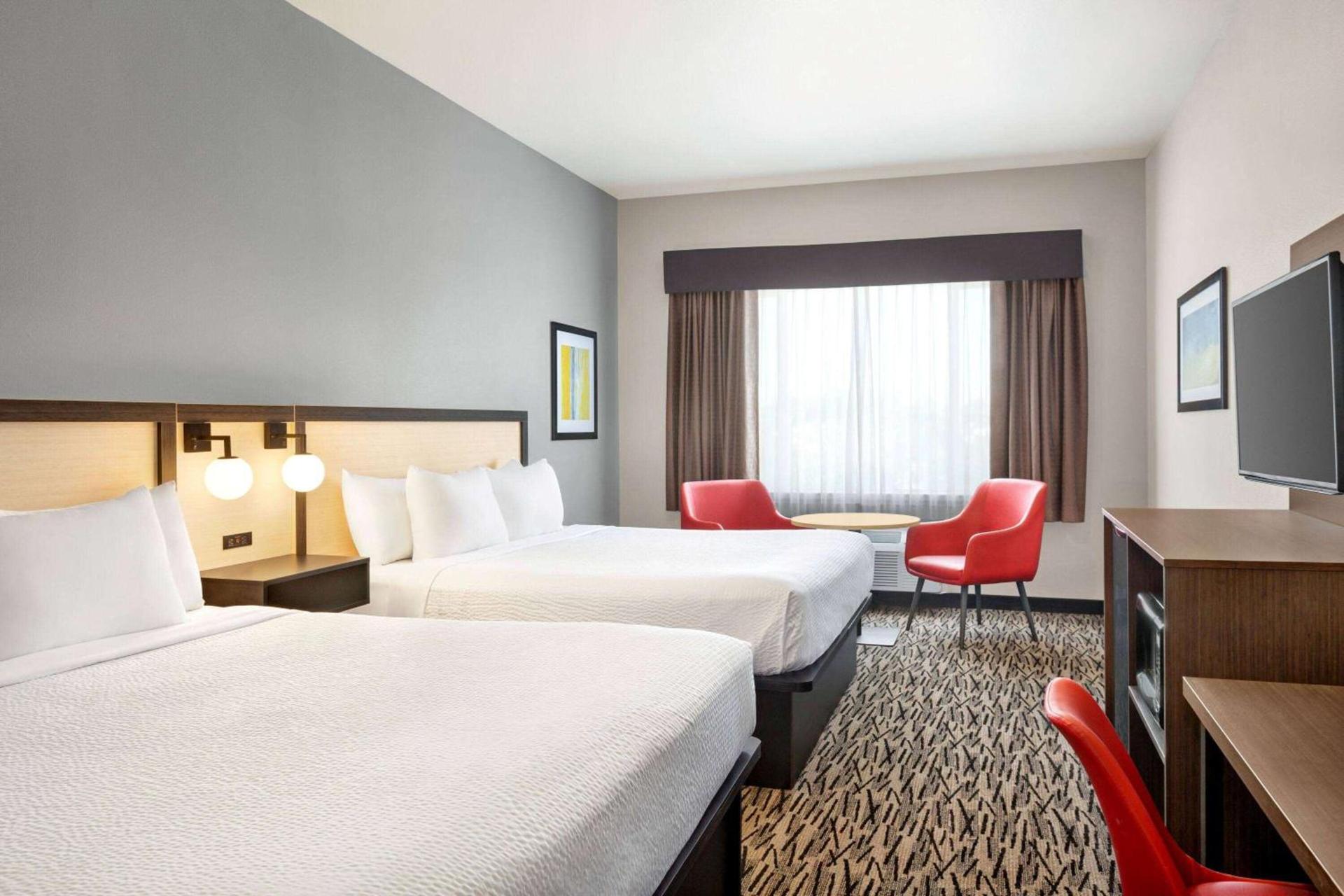 Ramada by Wyndham Marina photo 21