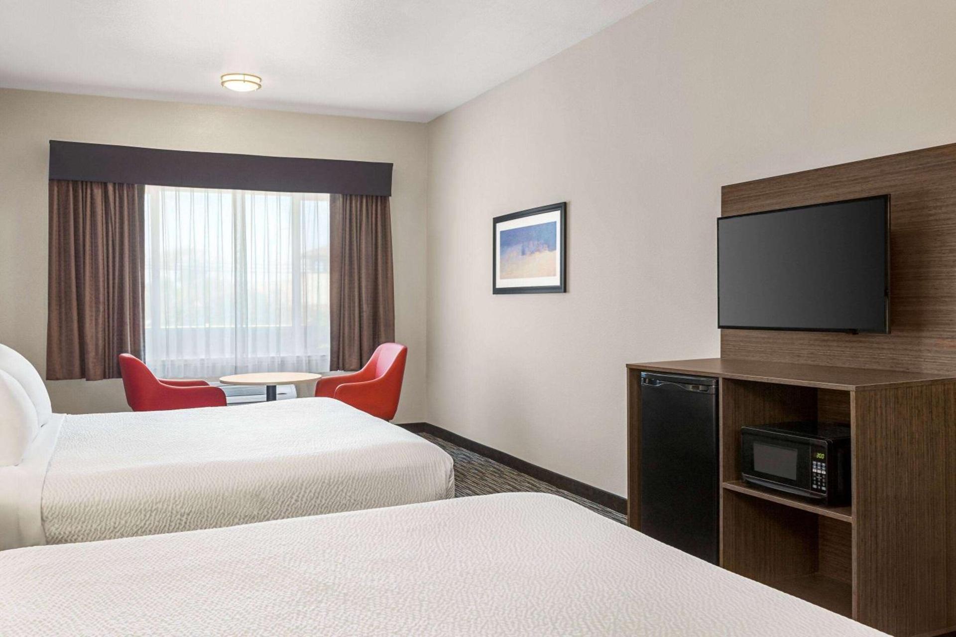 Ramada by Wyndham Marina photo 24