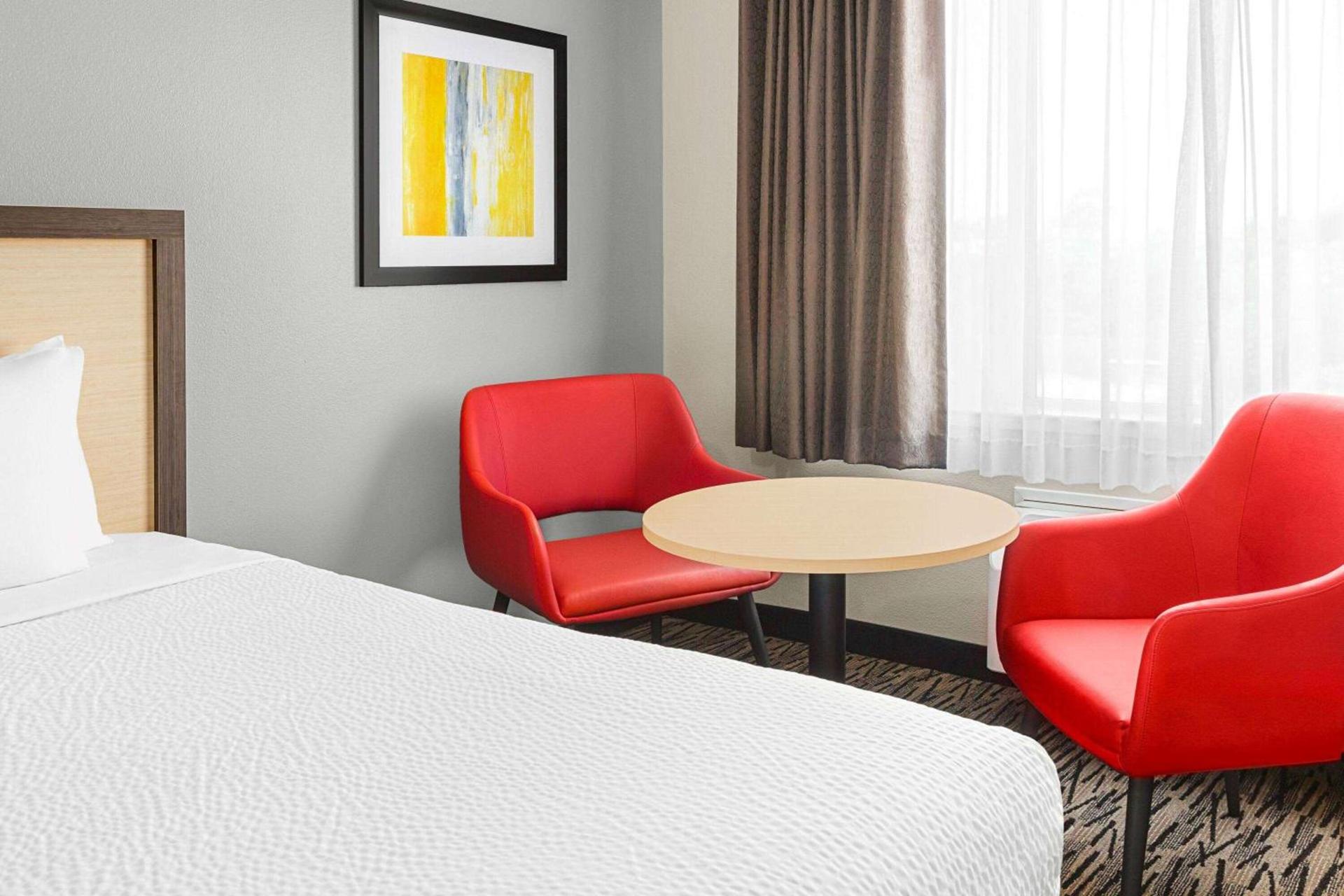 Ramada by Wyndham Marina photo 22