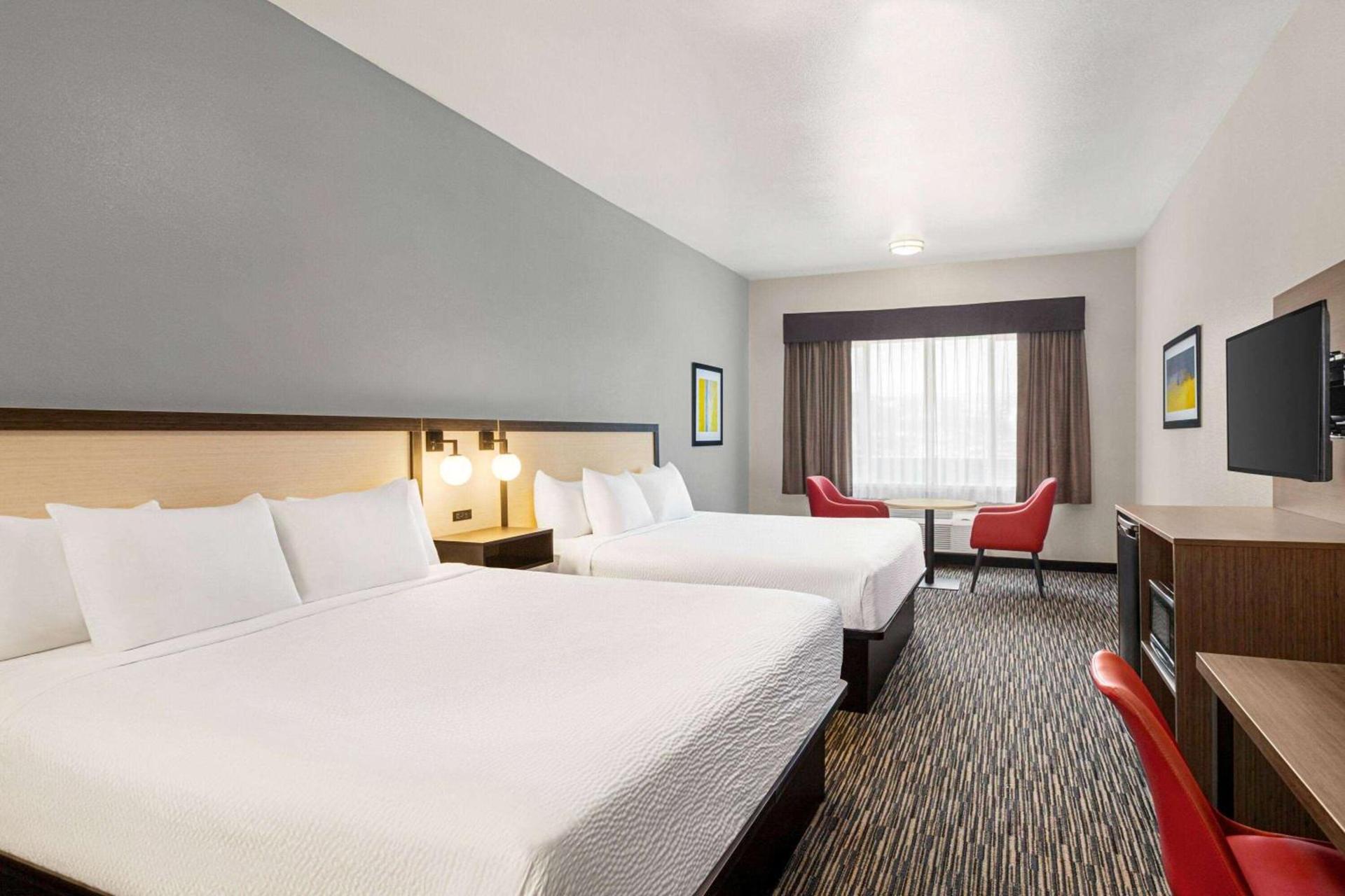Ramada by Wyndham Marina photo 23