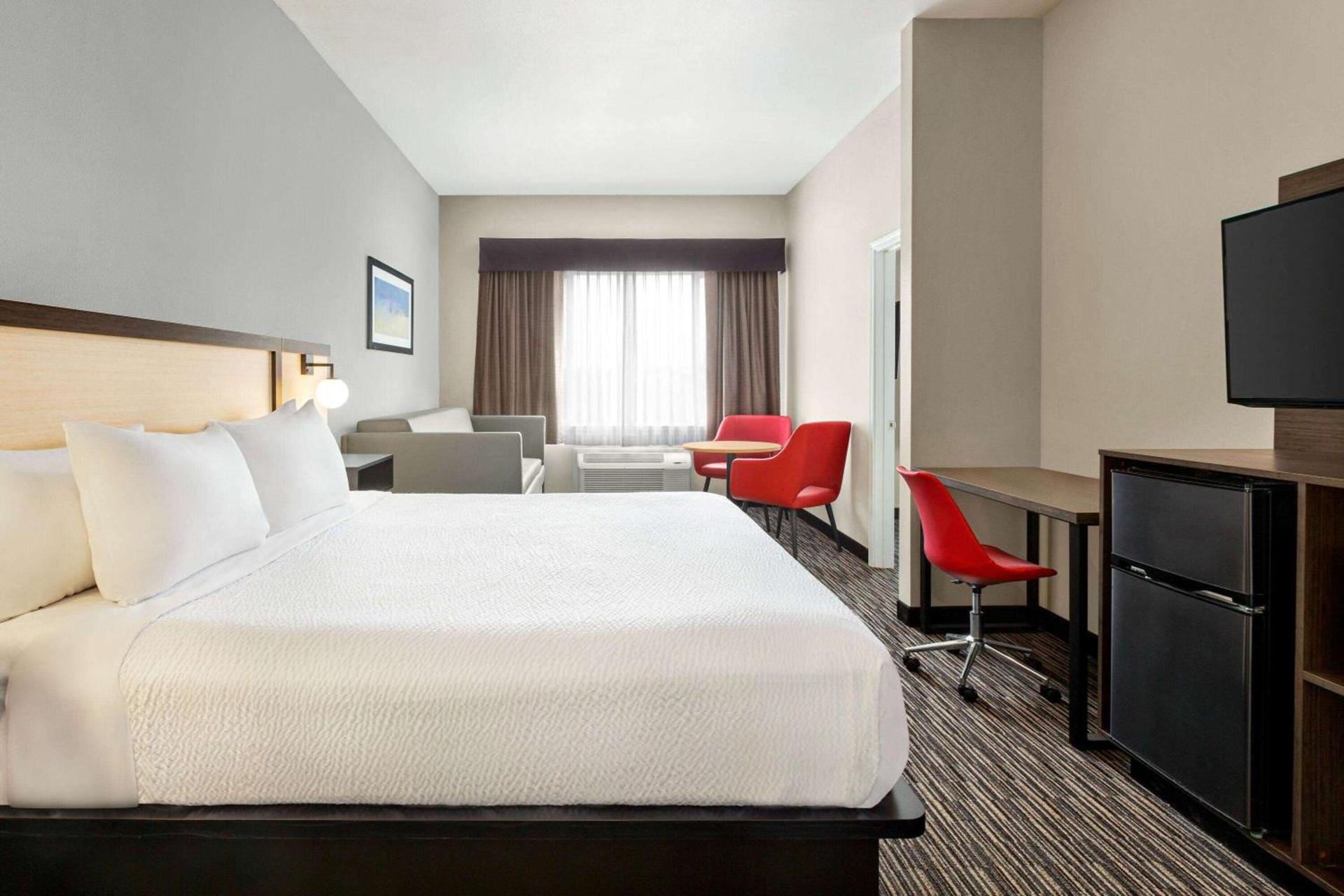 Ramada by Wyndham Marina photo 33