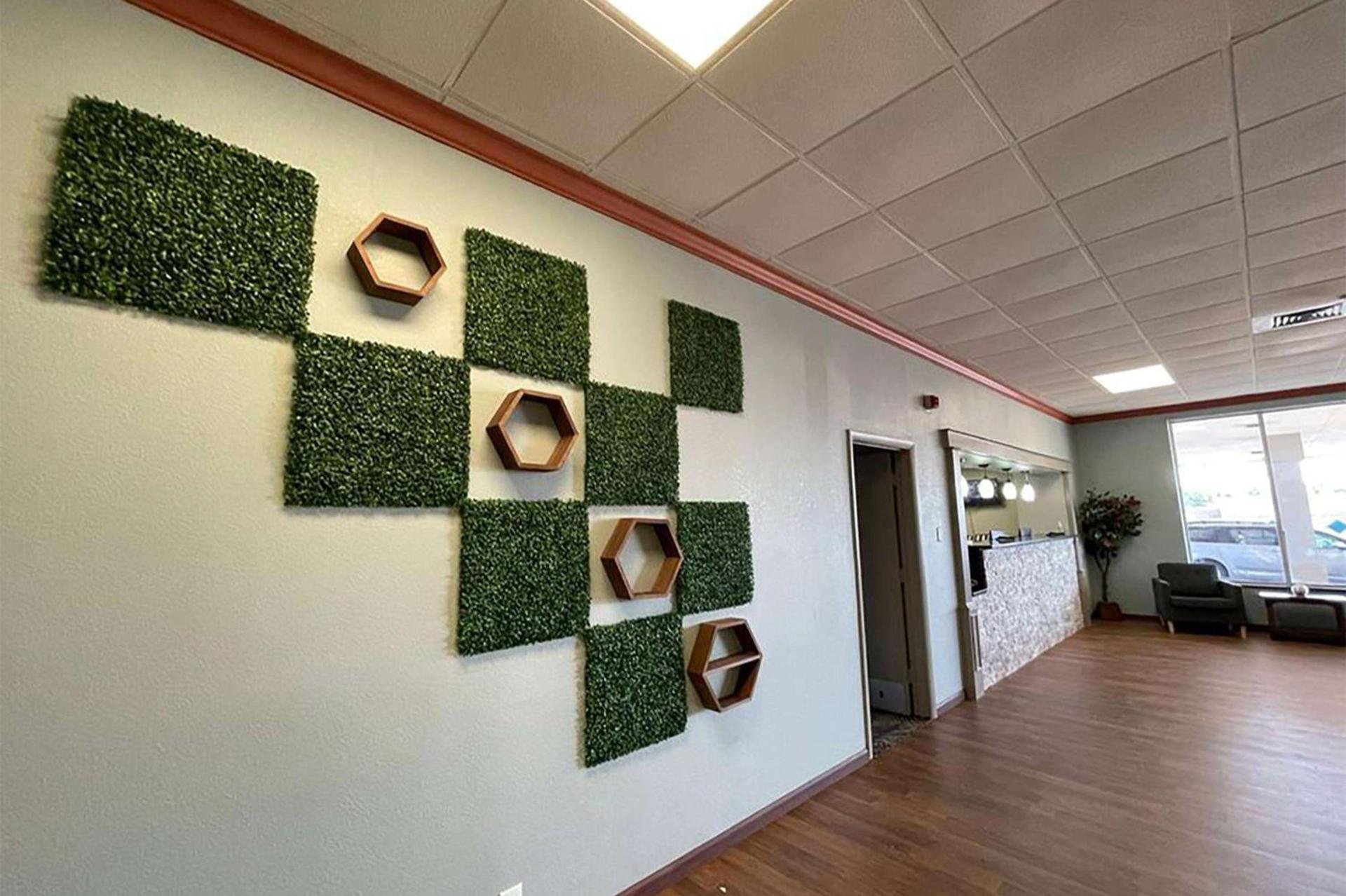 Days Inn & Suites by Wyndham Springfield OH photo 2