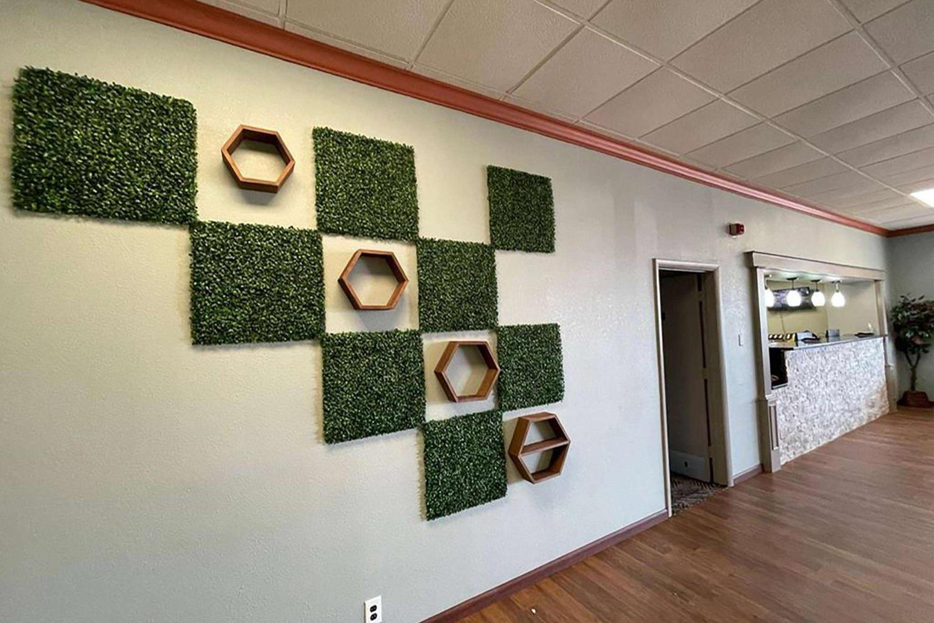 Days Inn & Suites by Wyndham Springfield OH photo 3