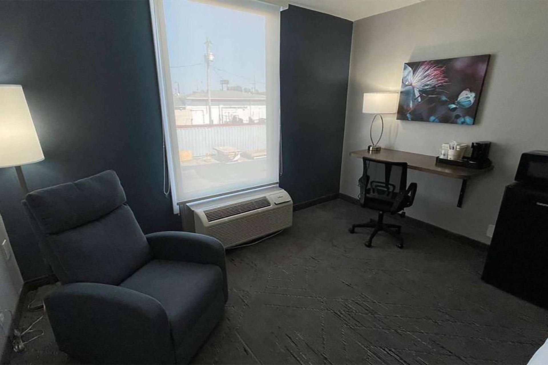 Days Inn & Suites by Wyndham Springfield OH photo 5