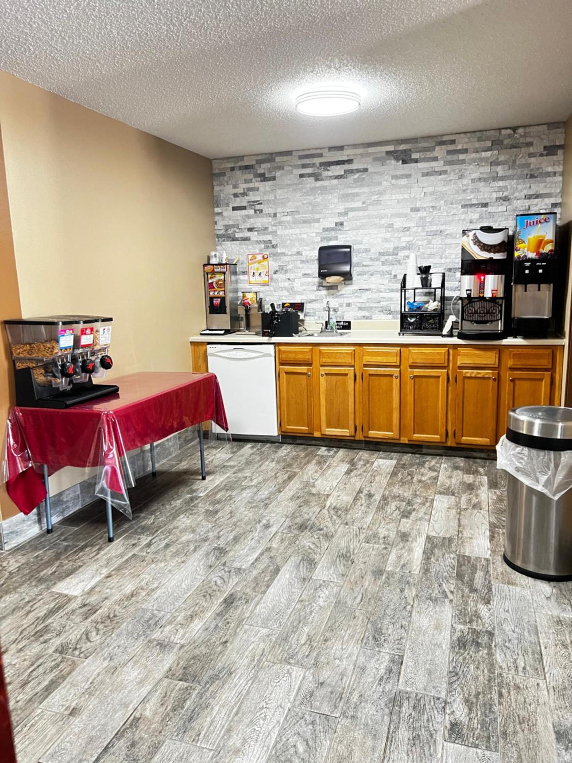 Designer Inn and Suites photo 15