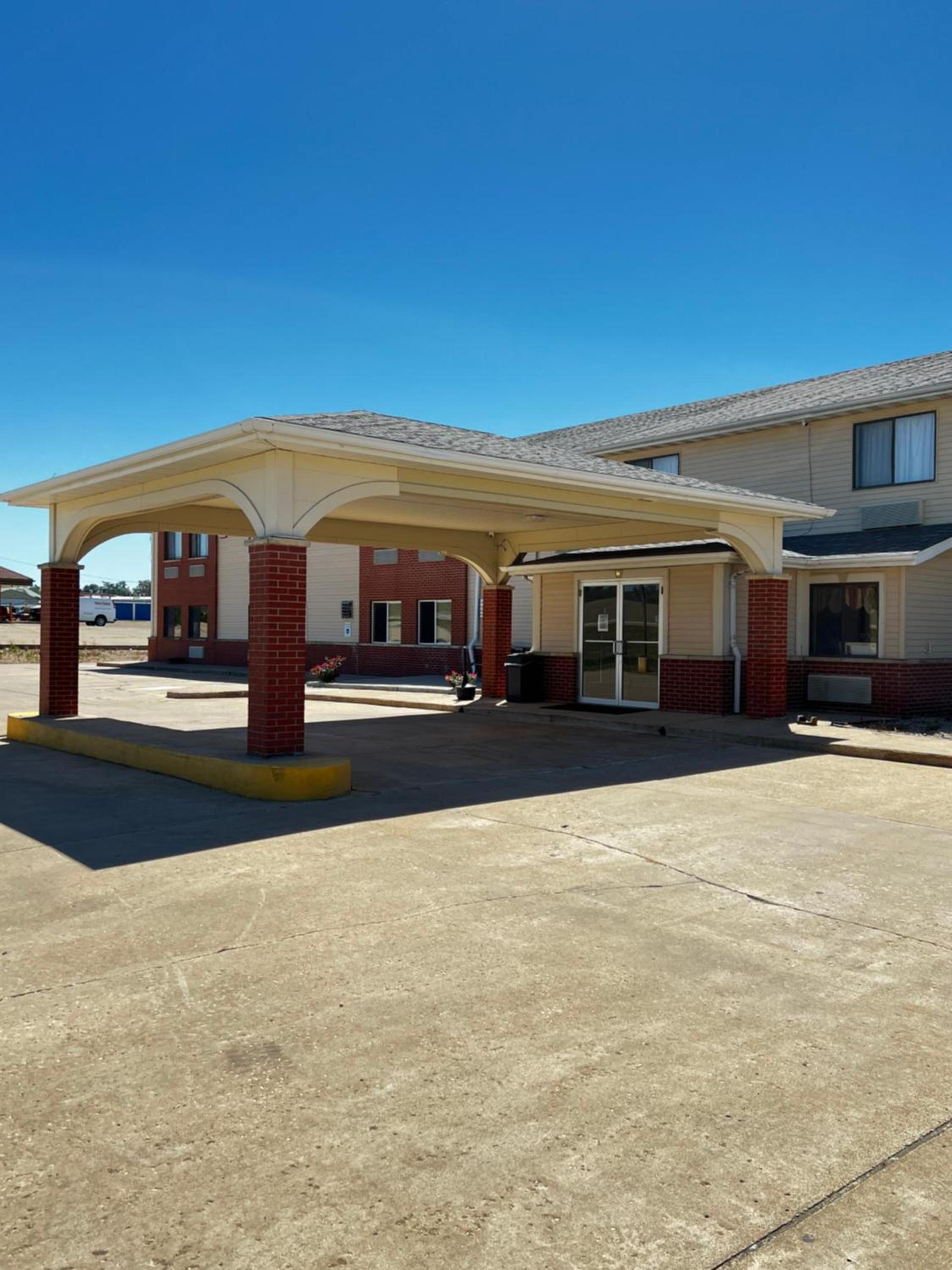 Designer Inn and Suites photo 16