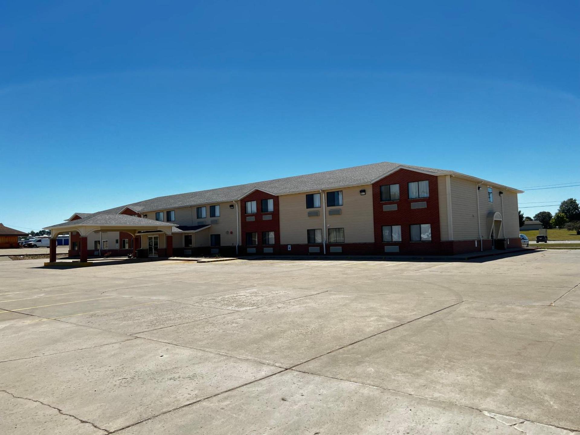 Designer Inn and Suites photo 1
