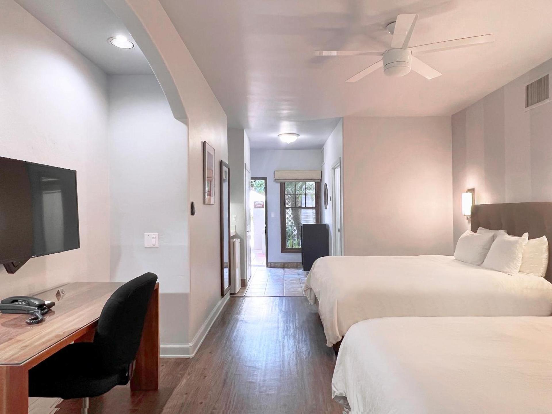 Casa Del Mar Inn photo 52