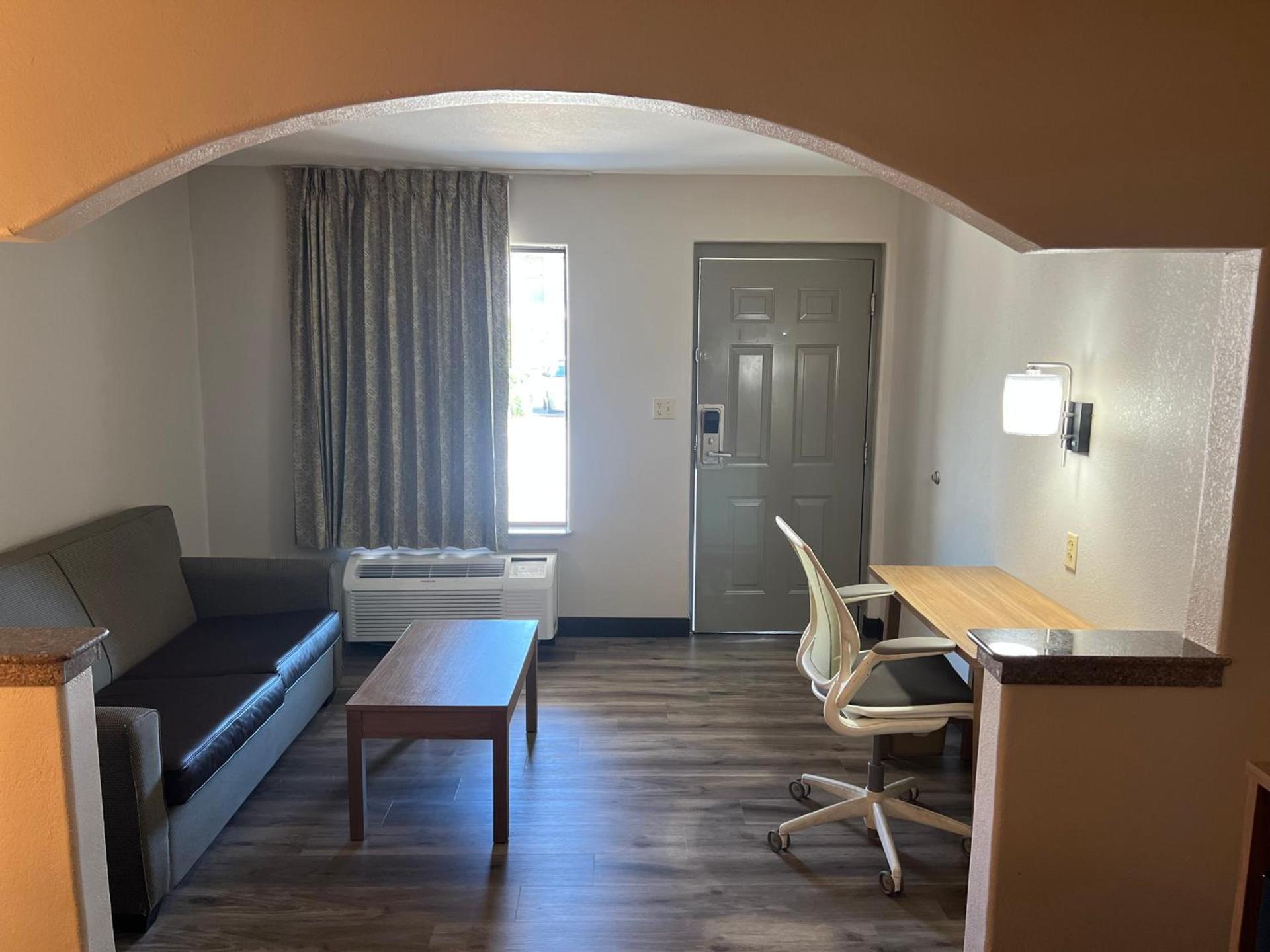 Days Inn & Suites by Wyndham Opelousas photo 34