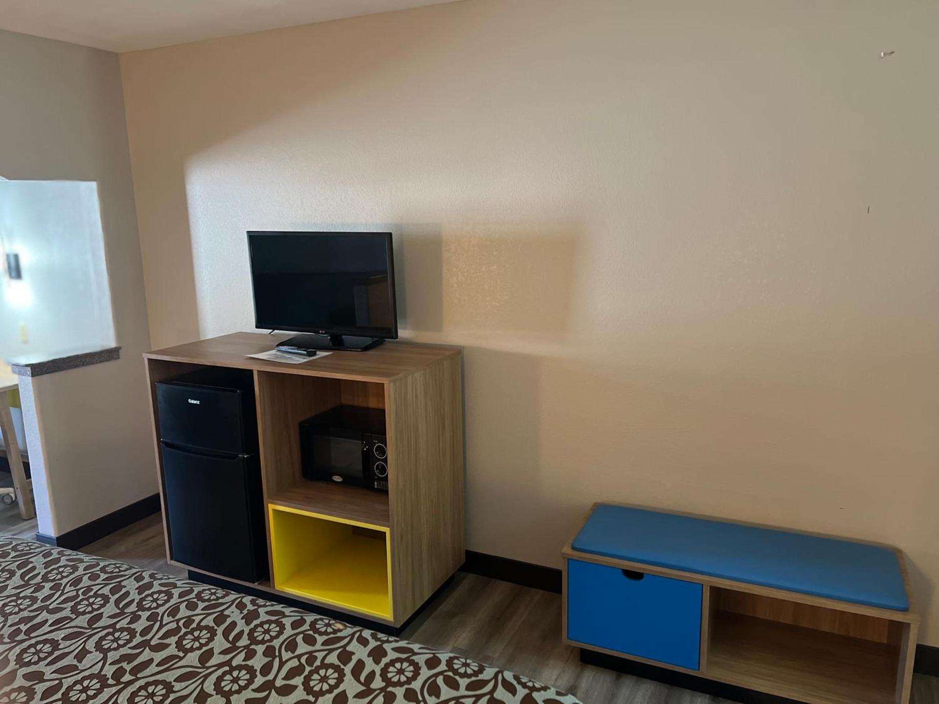 Days Inn & Suites by Wyndham Opelousas photo 35