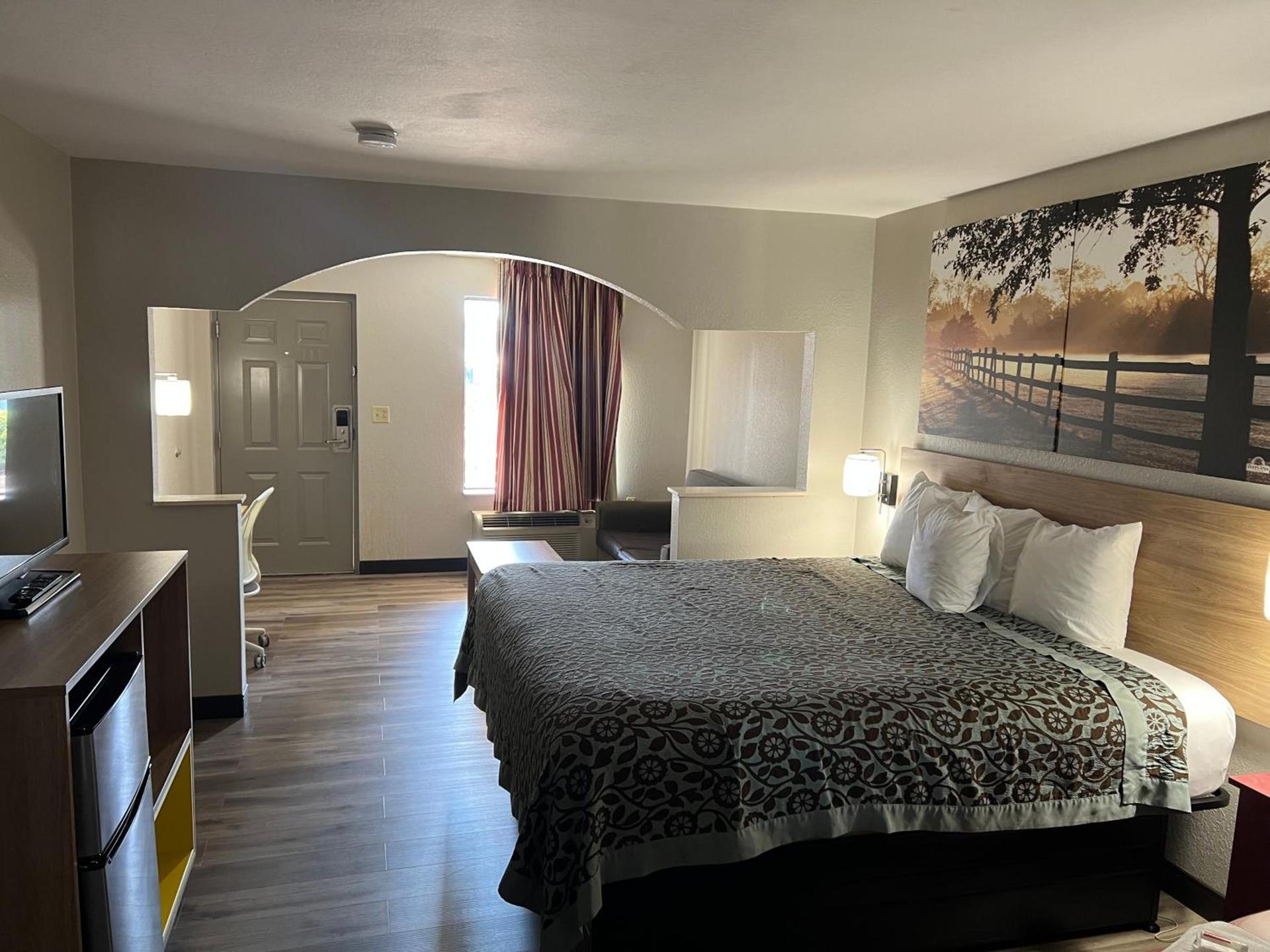 Days Inn & Suites by Wyndham Opelousas photo 32