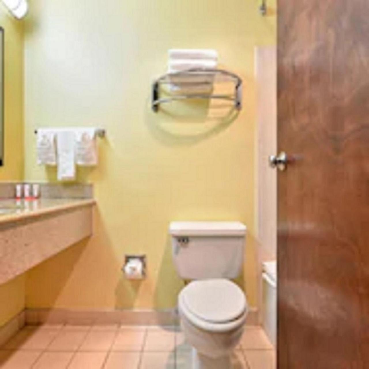 Travelodge by Wyndham Enid photo 41