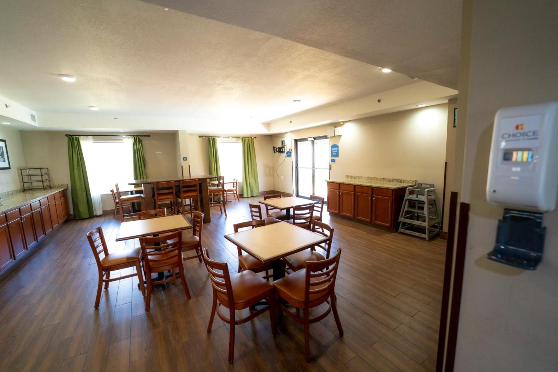 Quality Inn & Suites photo 21