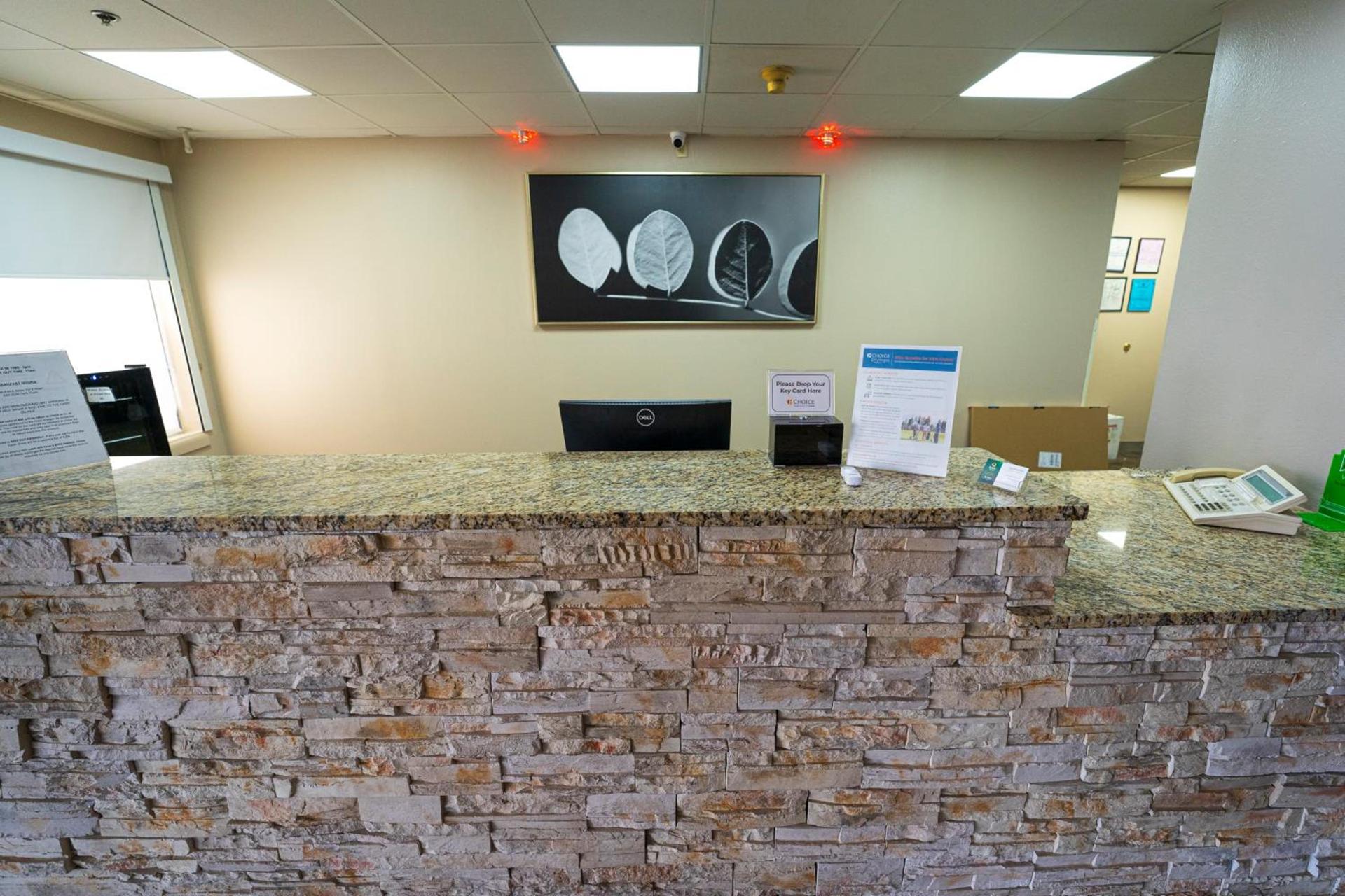 Quality Inn & Suites photo 9