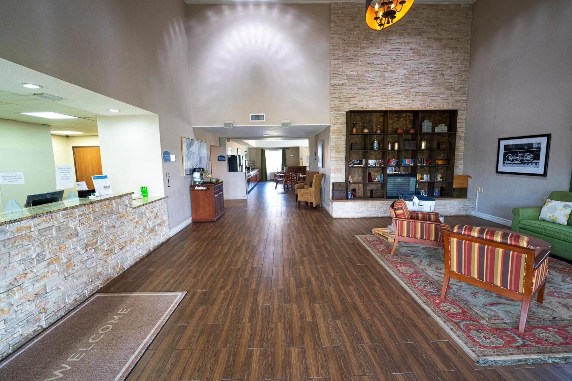 Quality Inn & Suites photo 2