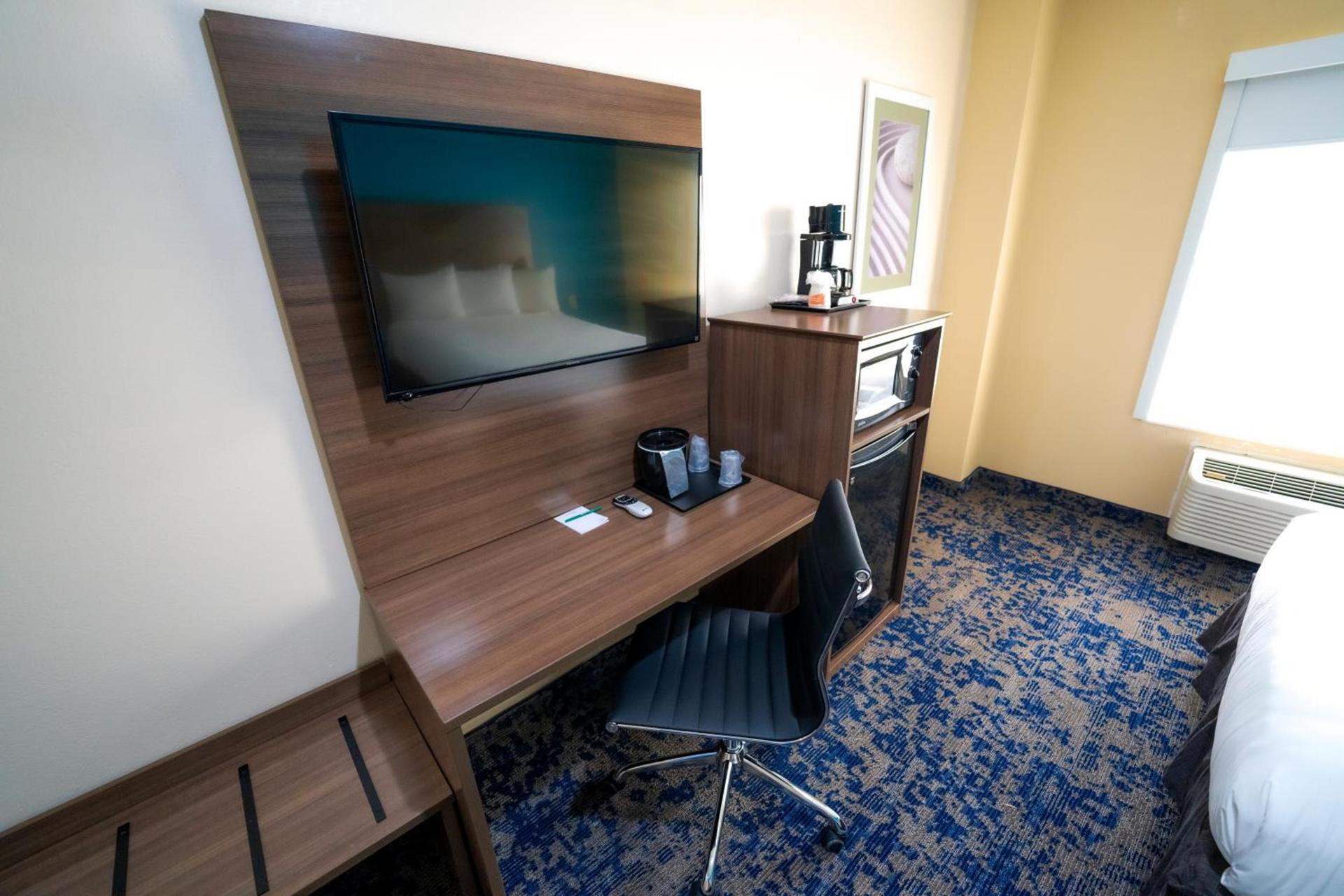 Quality Inn & Suites photo 16