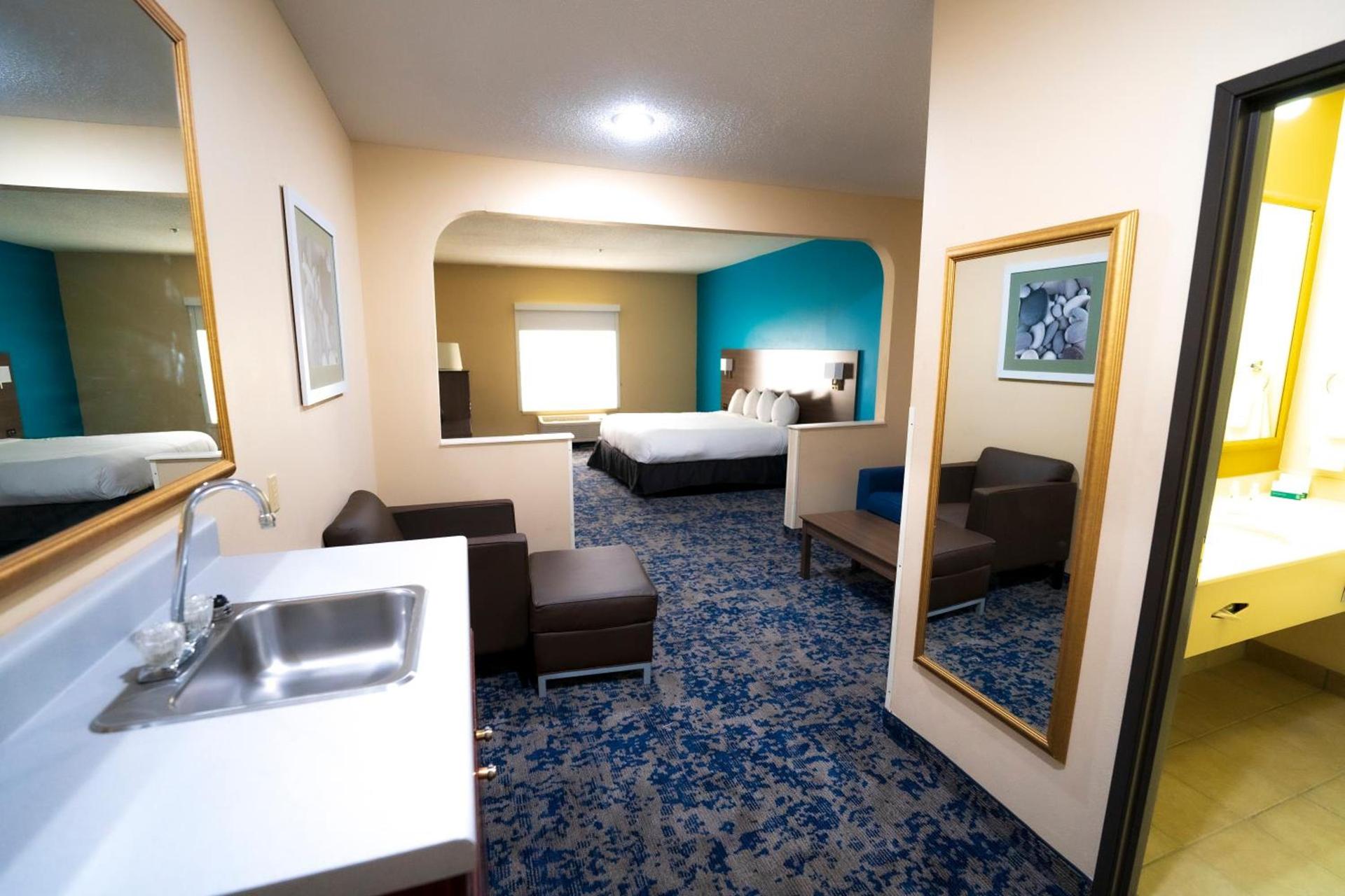 Quality Inn & Suites photo 18