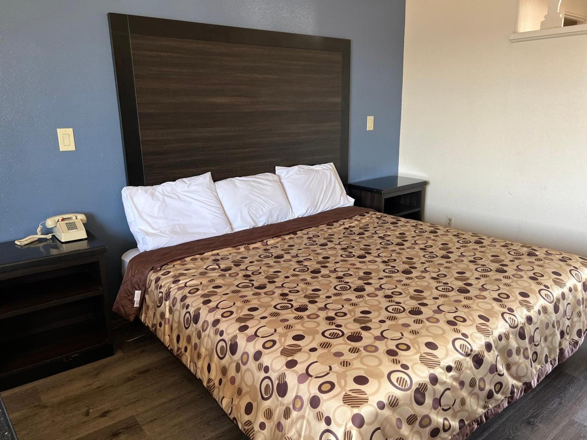 Economy Inn Fresno Yosemite '''NEWLY REMODELED''' photo 19