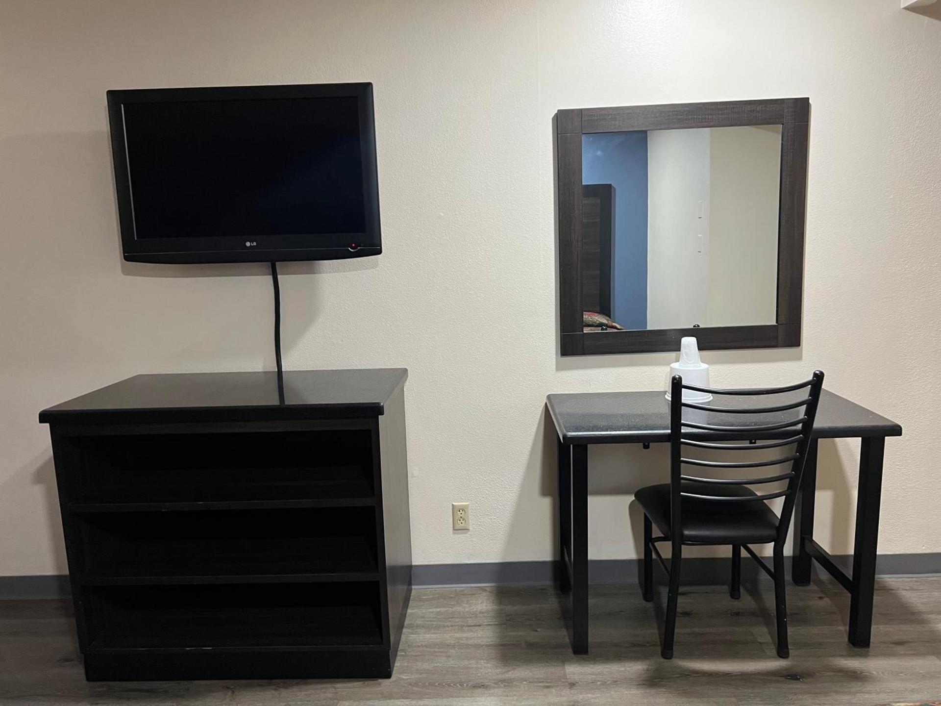 Economy Inn Fresno Yosemite '''NEWLY REMODELED''' photo 15