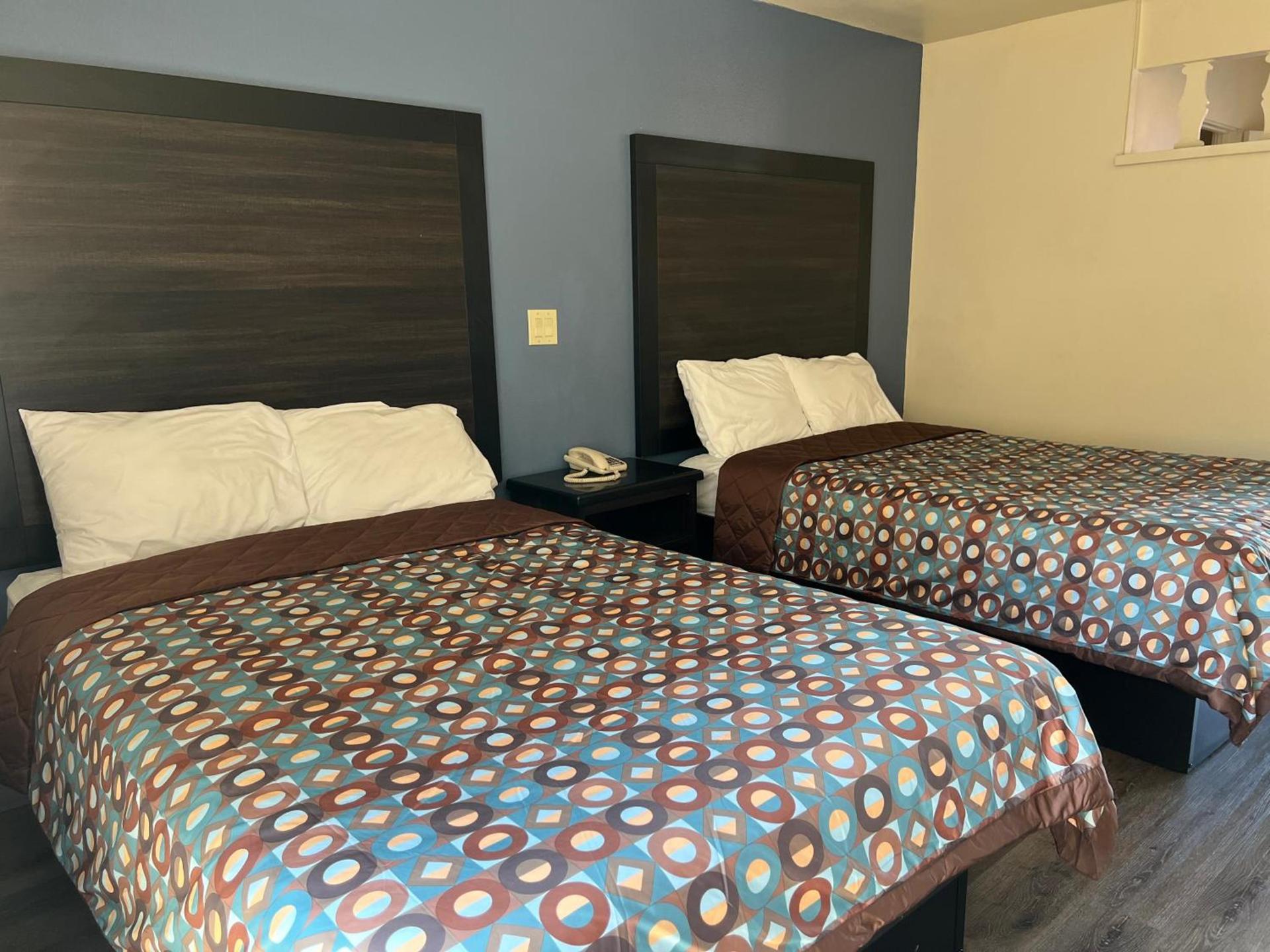 Economy Inn Fresno Yosemite '''NEWLY REMODELED''' photo 21