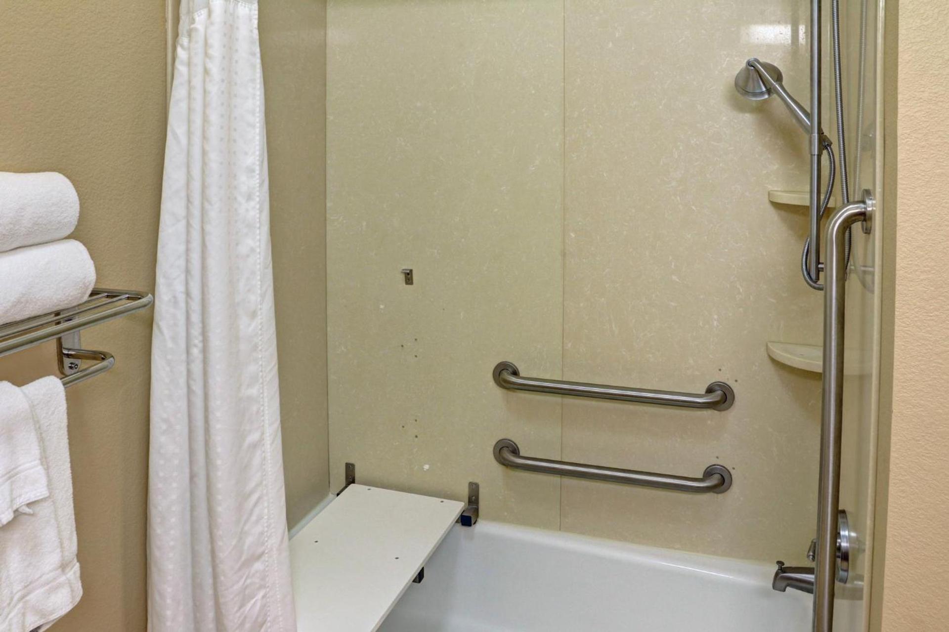 Holiday Inn Express Hotel & Suites Texarkana East by IHG photo 48