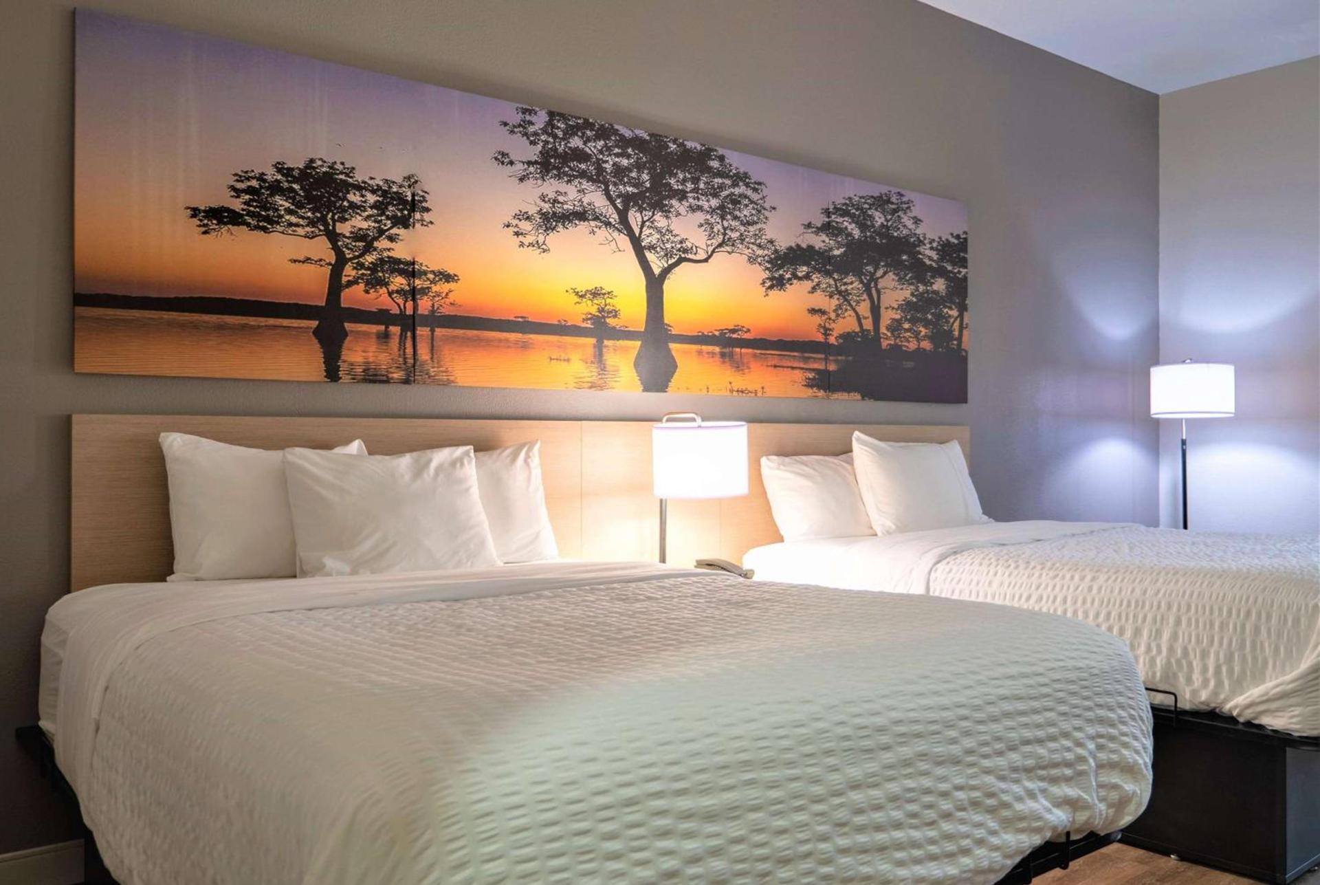 Days Inn & Suites by Wyndham Savannah North I-95 photo 11