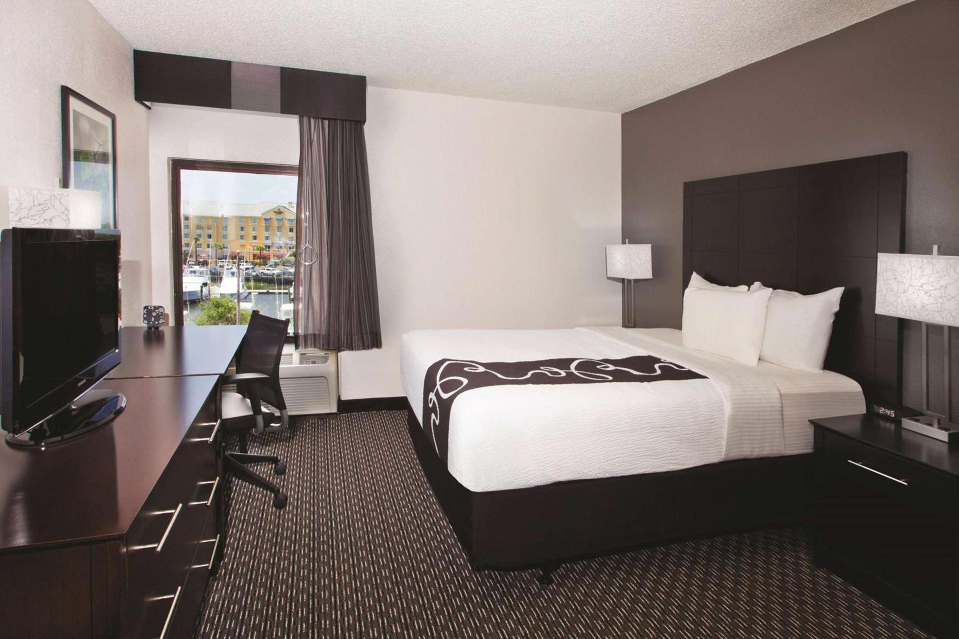 La Quinta Inn & Suites by Wyndham Charleston Riverview photo 9