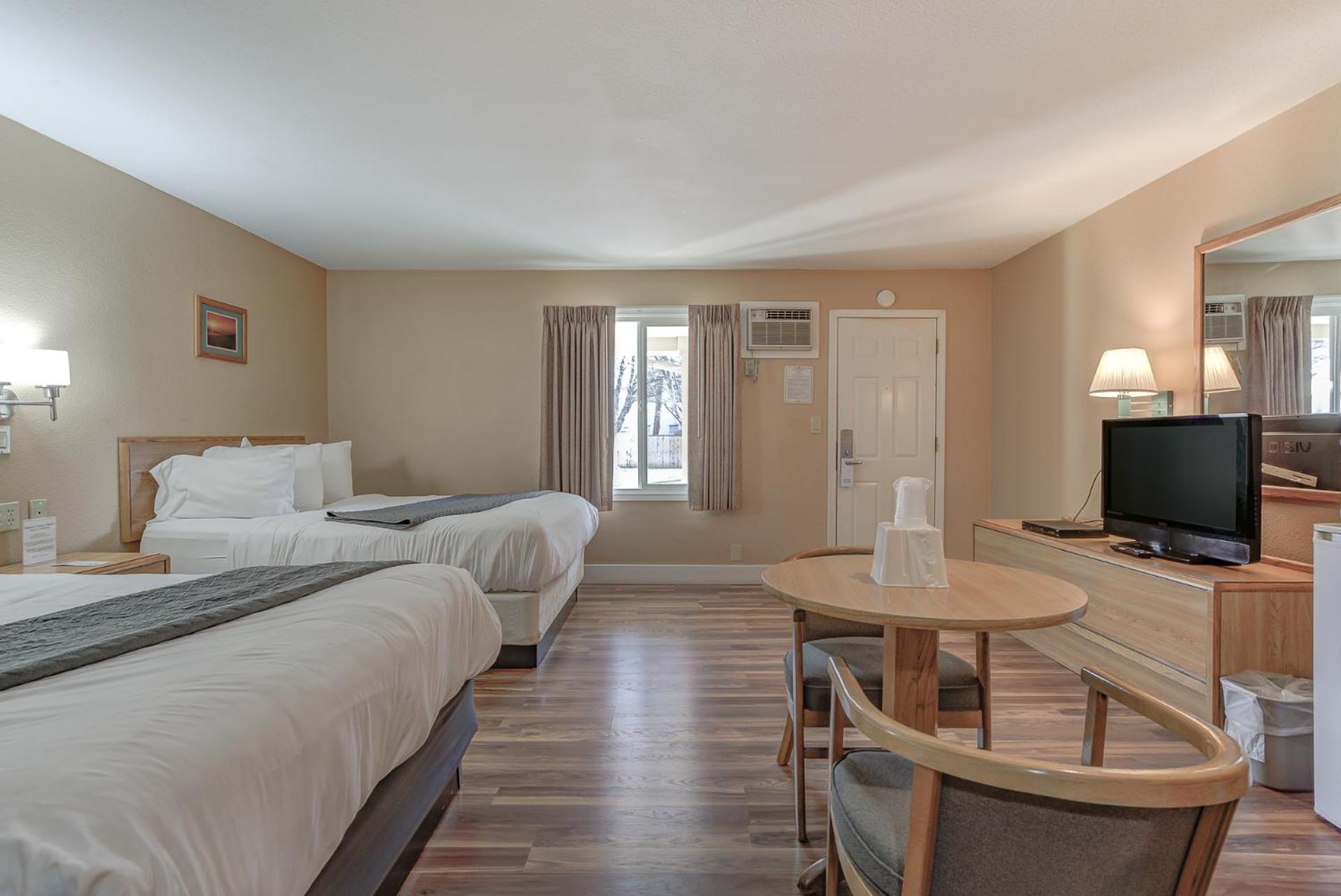 Shasta Pines Motel & Suites photo 8