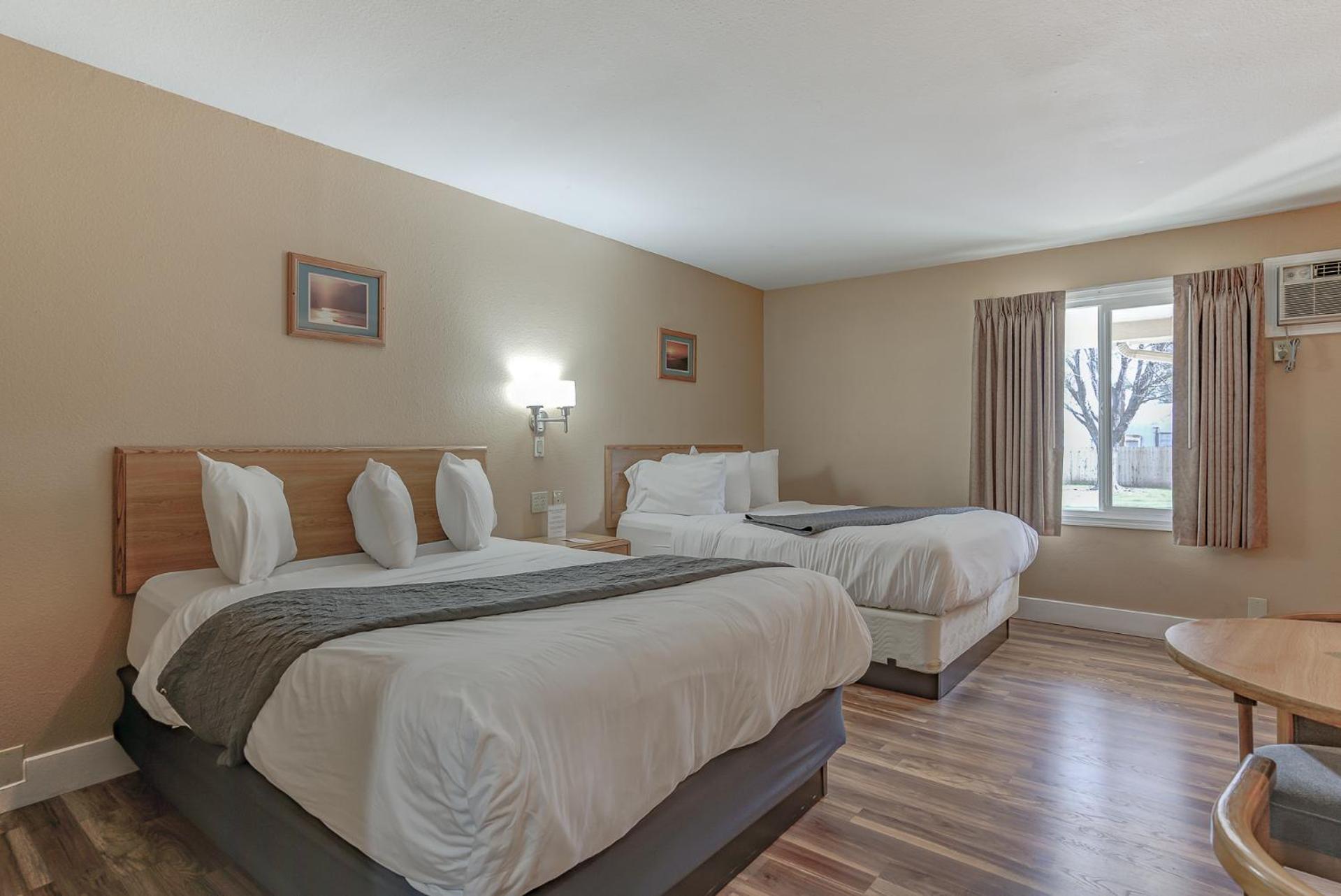 Shasta Pines Motel & Suites photo 14