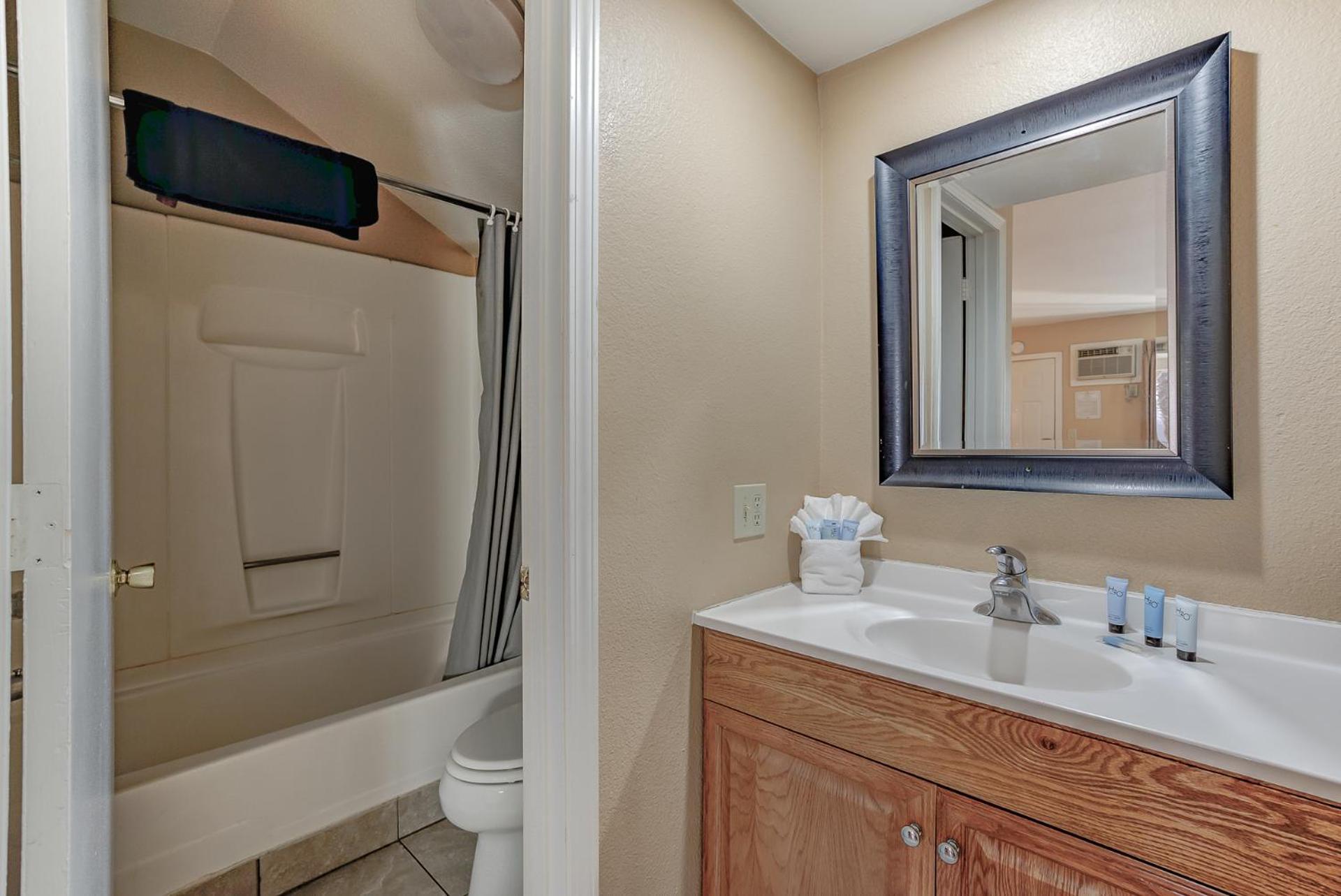 Shasta Pines Motel & Suites photo 25