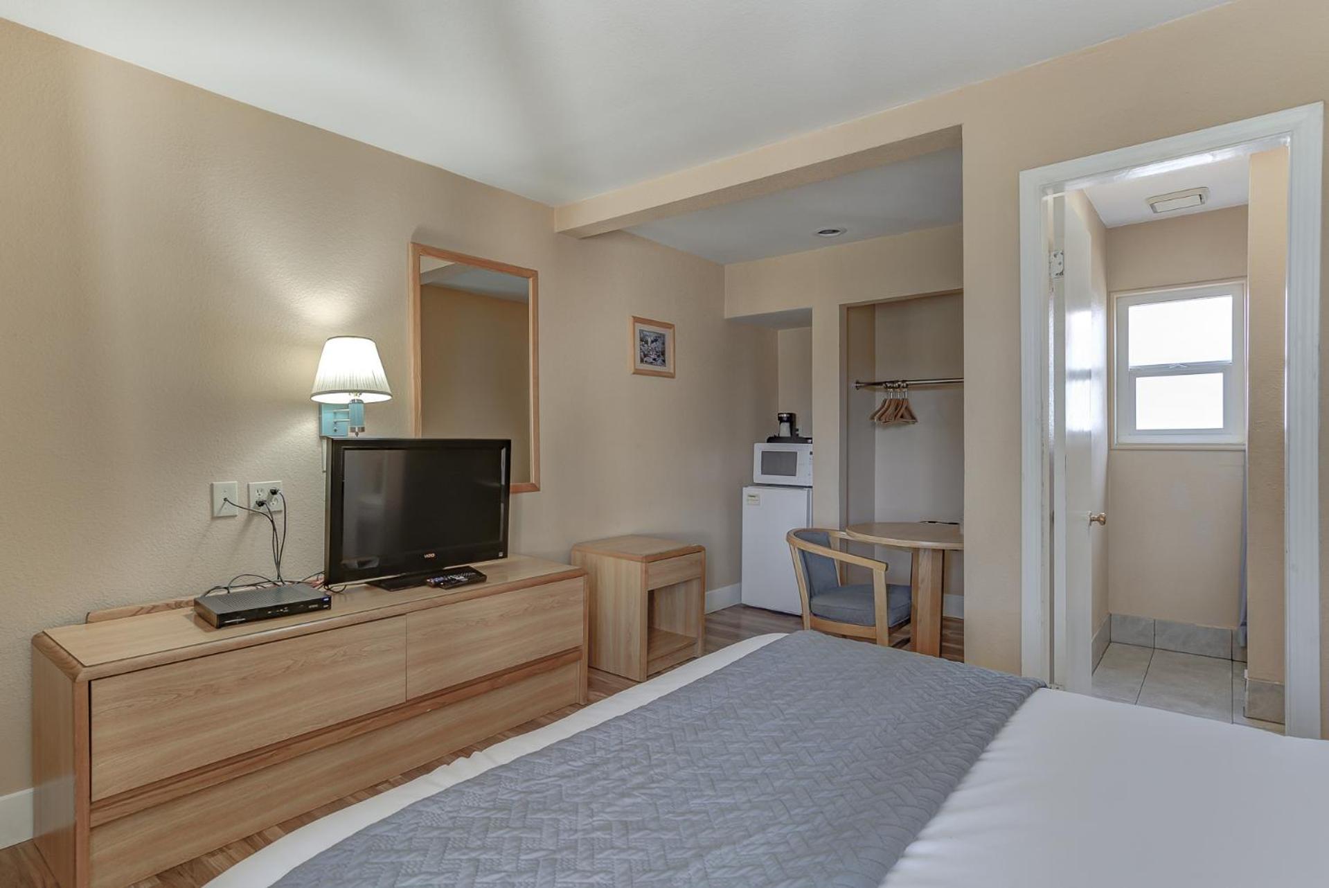 Shasta Pines Motel & Suites photo 28