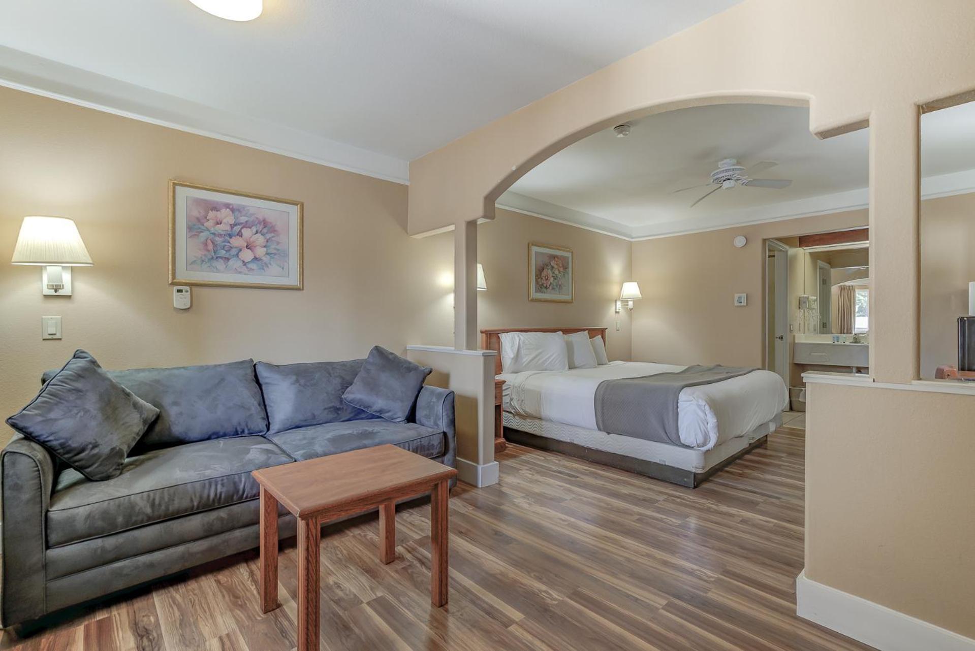 Shasta Pines Motel & Suites photo 23