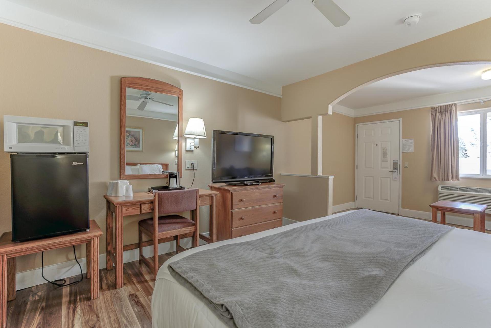 Shasta Pines Motel & Suites photo 22