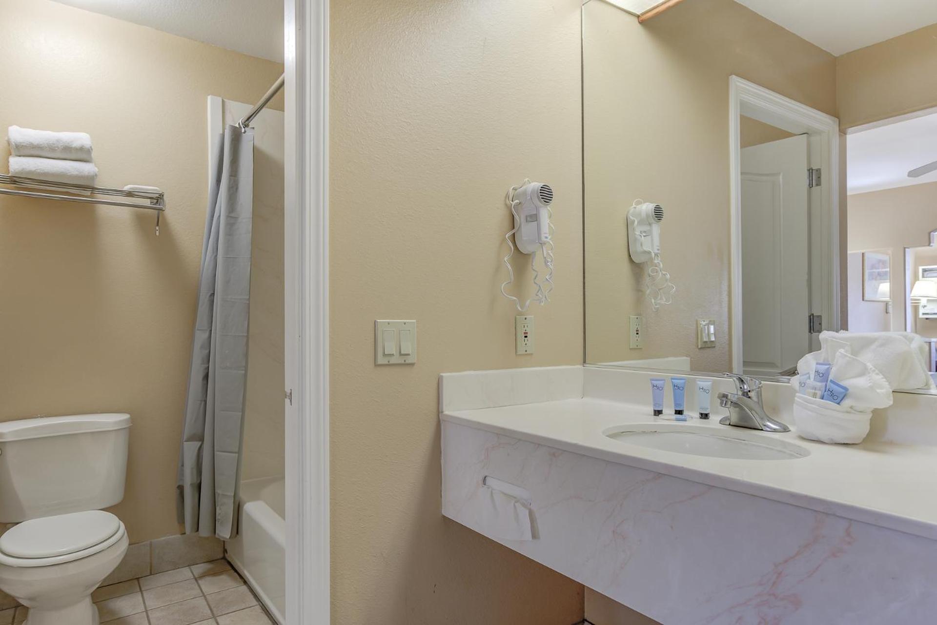 Shasta Pines Motel & Suites photo 34