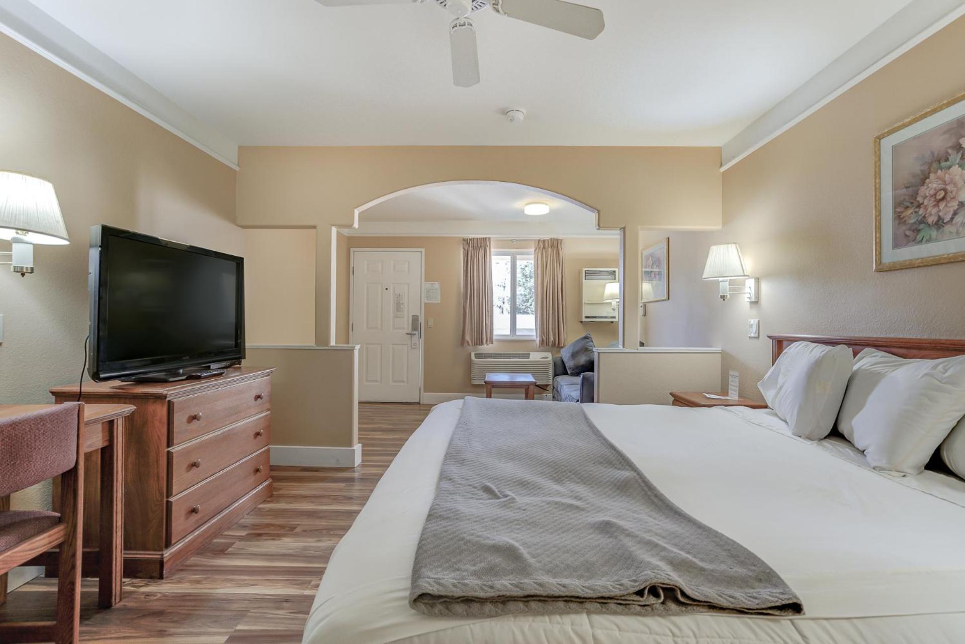 Shasta Pines Motel & Suites photo 21