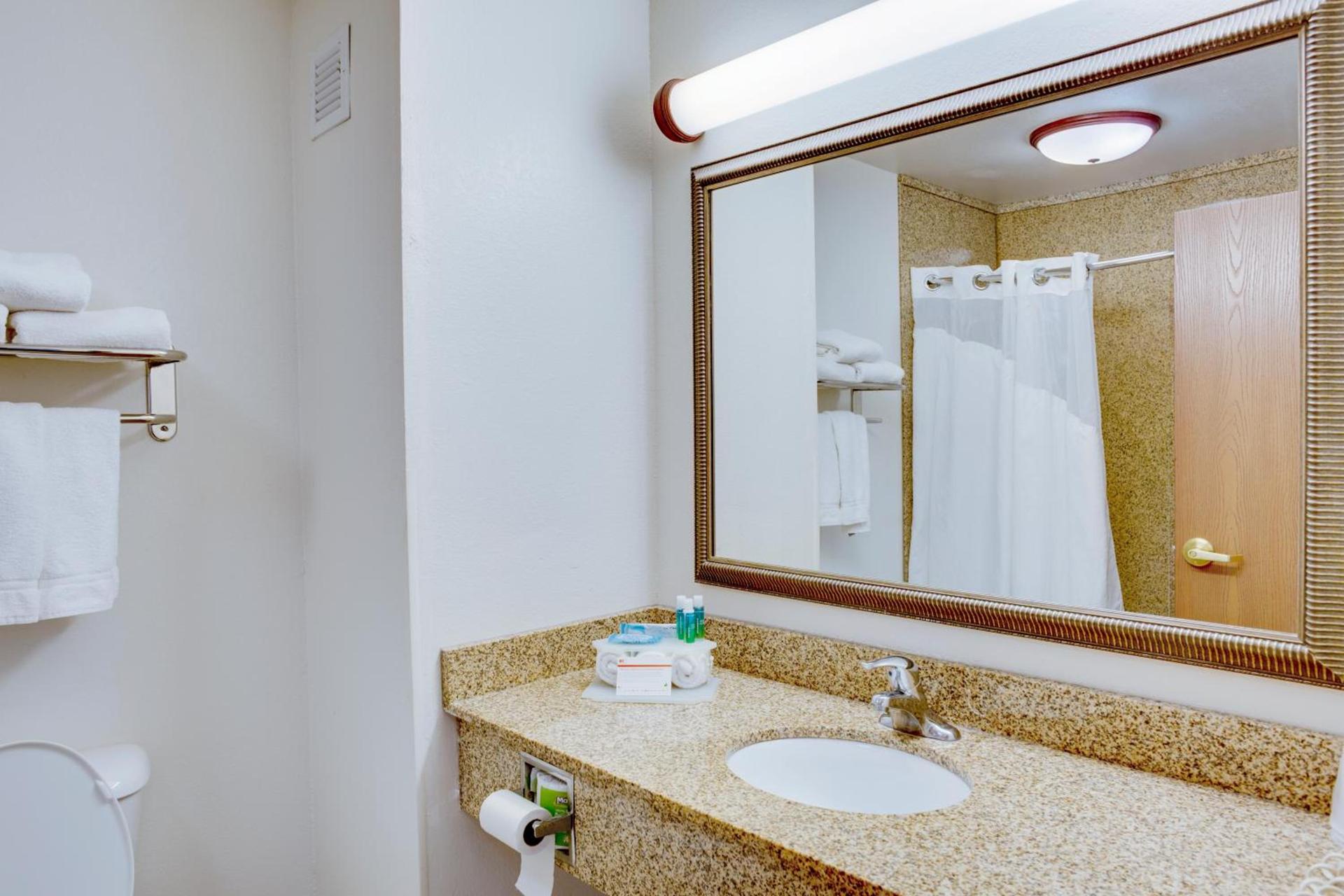 Quality Inn & Suites Bethany - Oklahoma City West photo 2