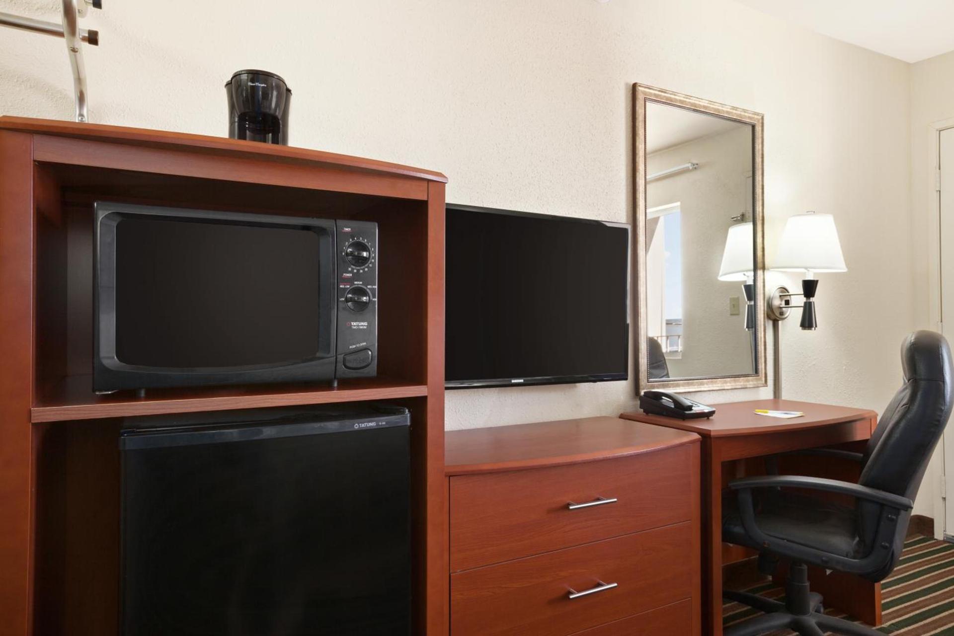 Days Inn by Wyndham Champaign/Urbana photo 21