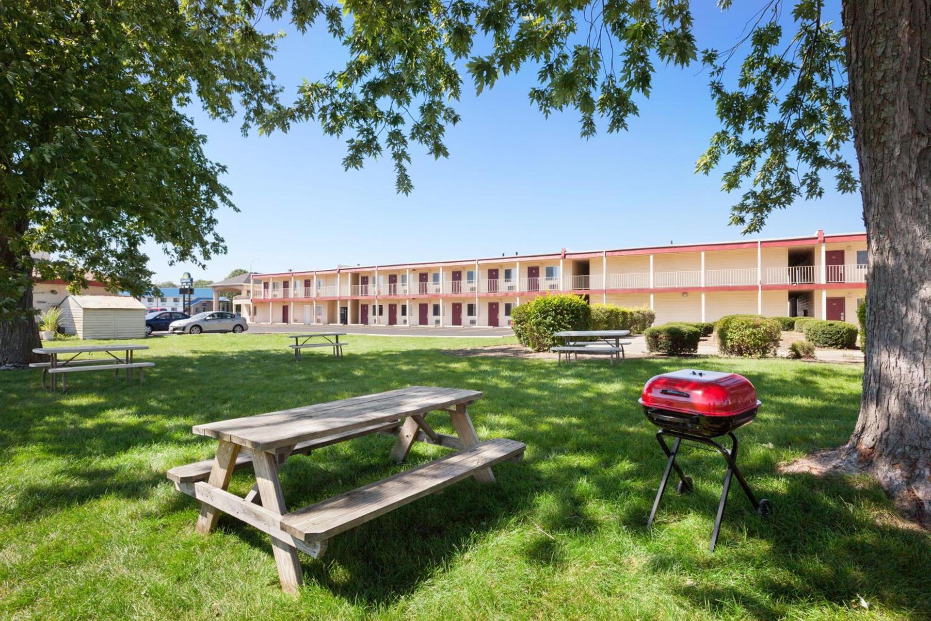 Days Inn by Wyndham Champaign/Urbana photo 16