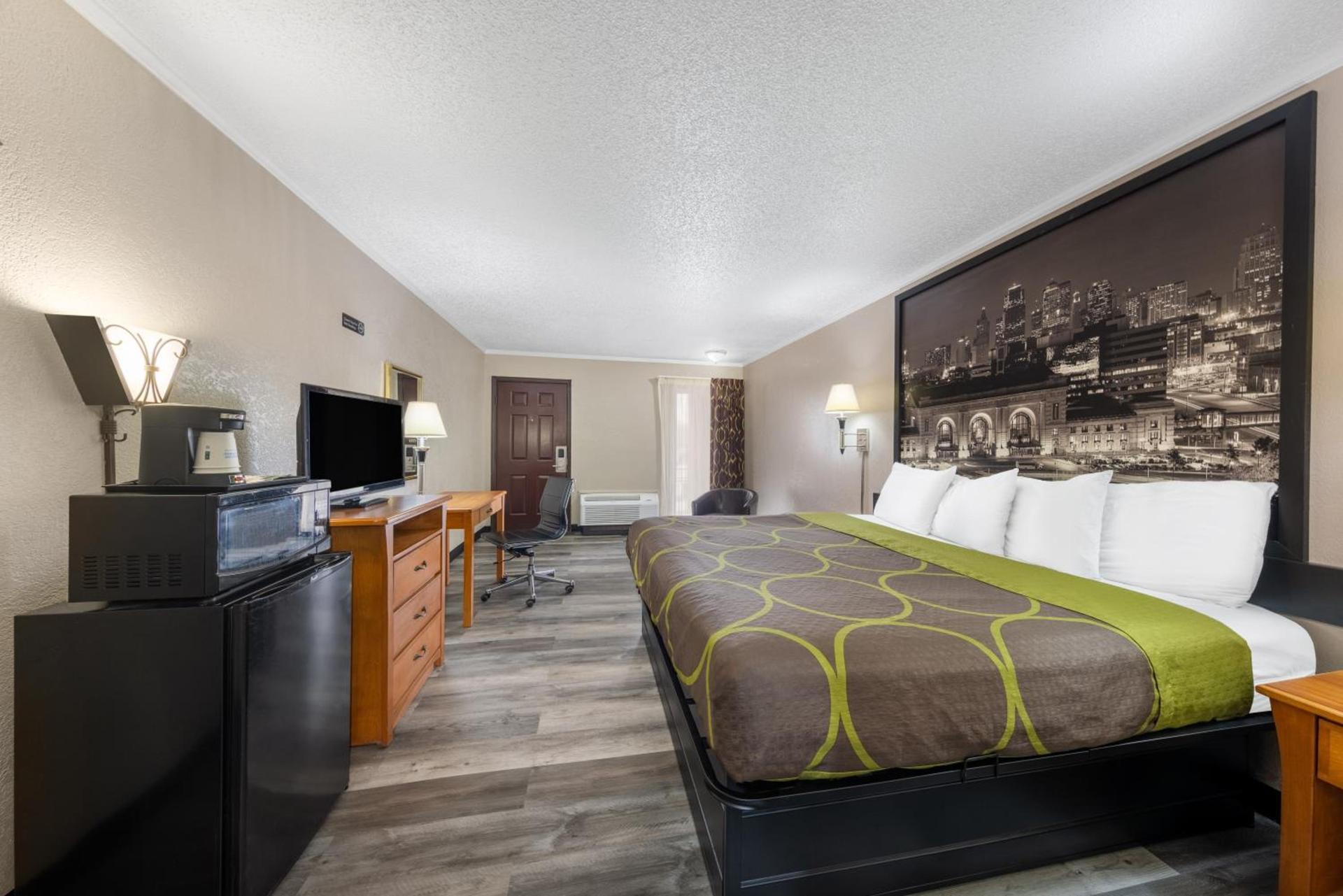 Super 8 by Wyndham Kansas City Airport North photo 37