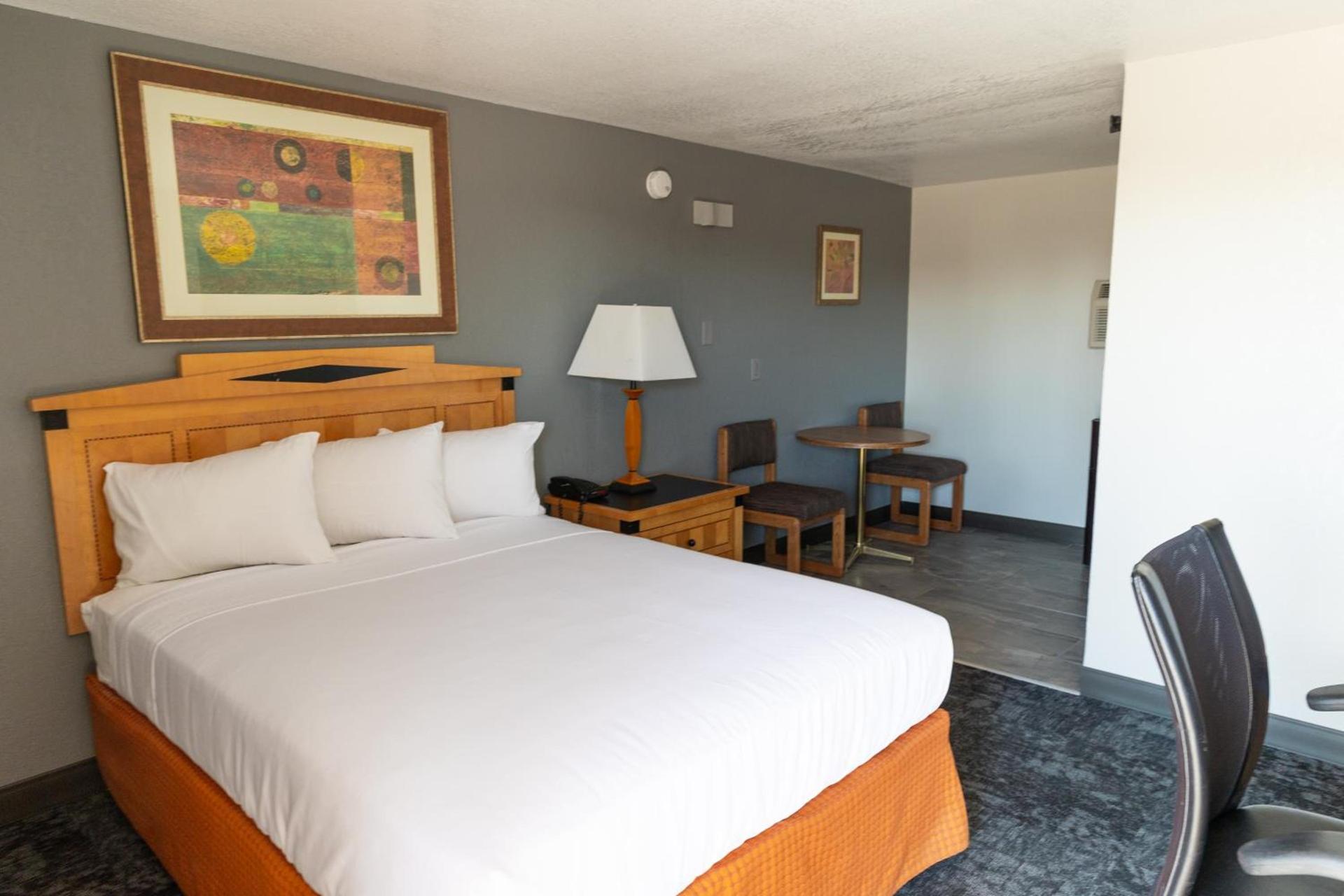 Econo Inn photo 5