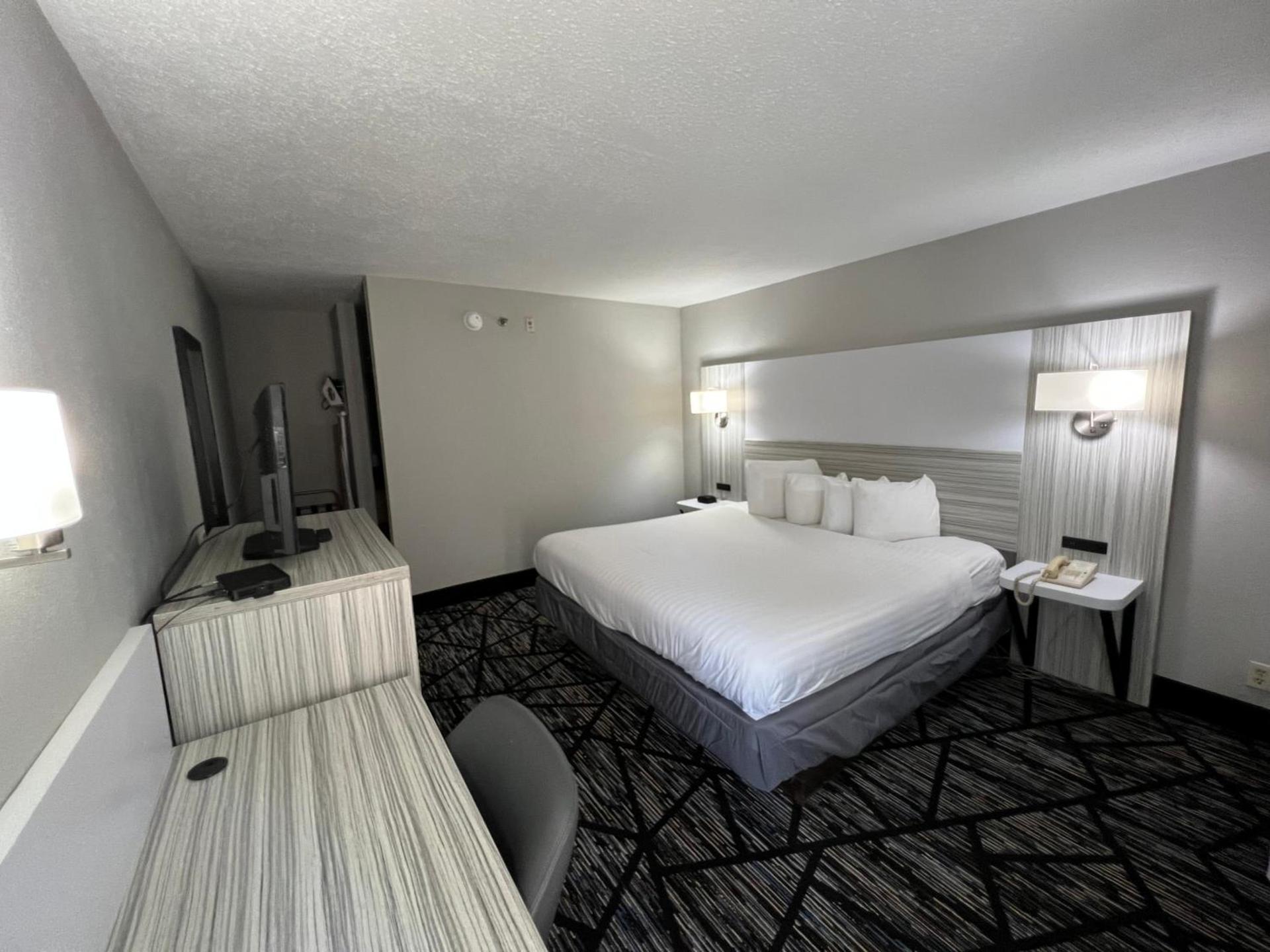 Baymont by Wyndham Peoria photo 21