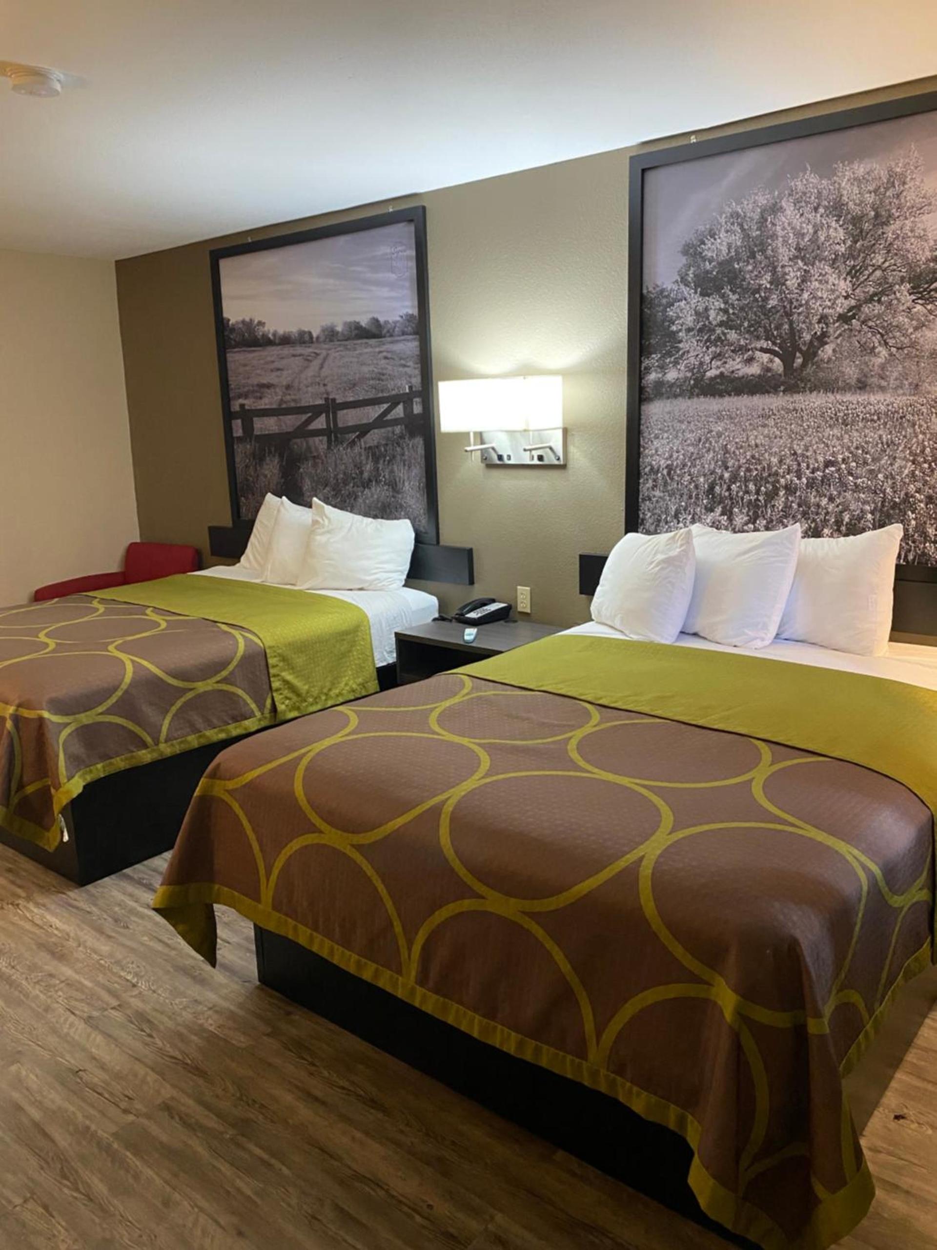 Super 8 by Wyndham Terrell photo 18