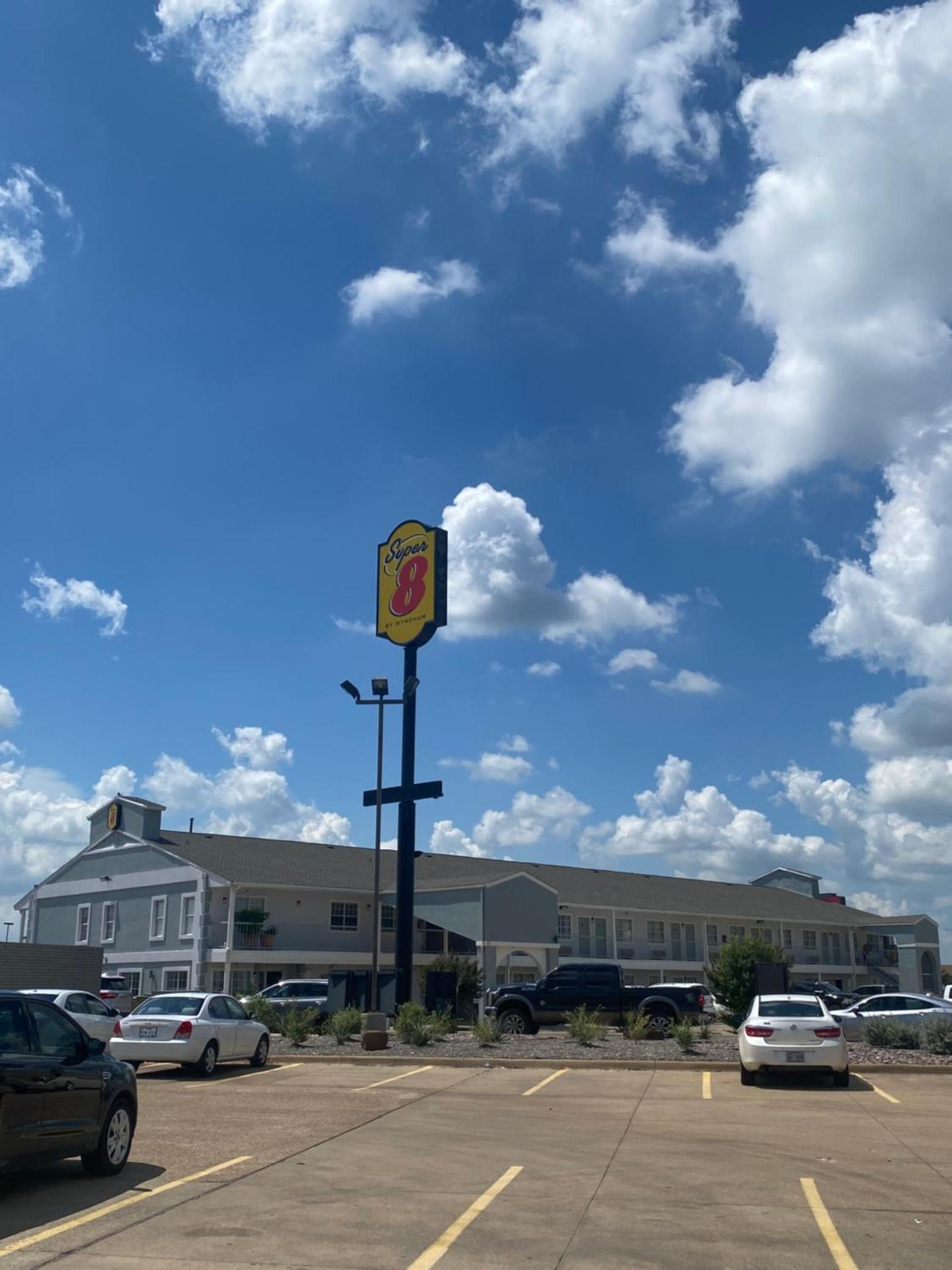 Super 8 by Wyndham Terrell photo 7