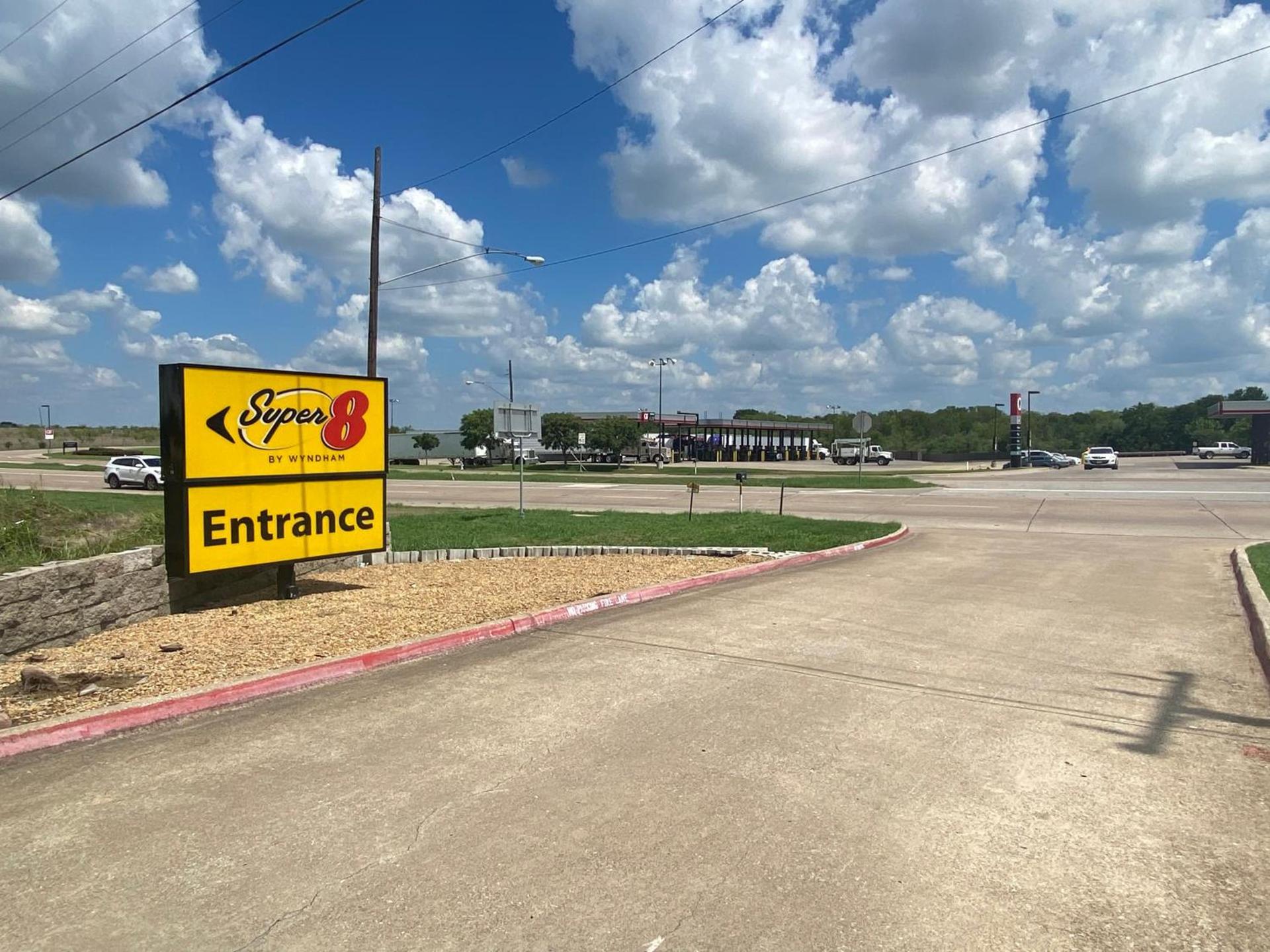 Super 8 by Wyndham Terrell photo 3