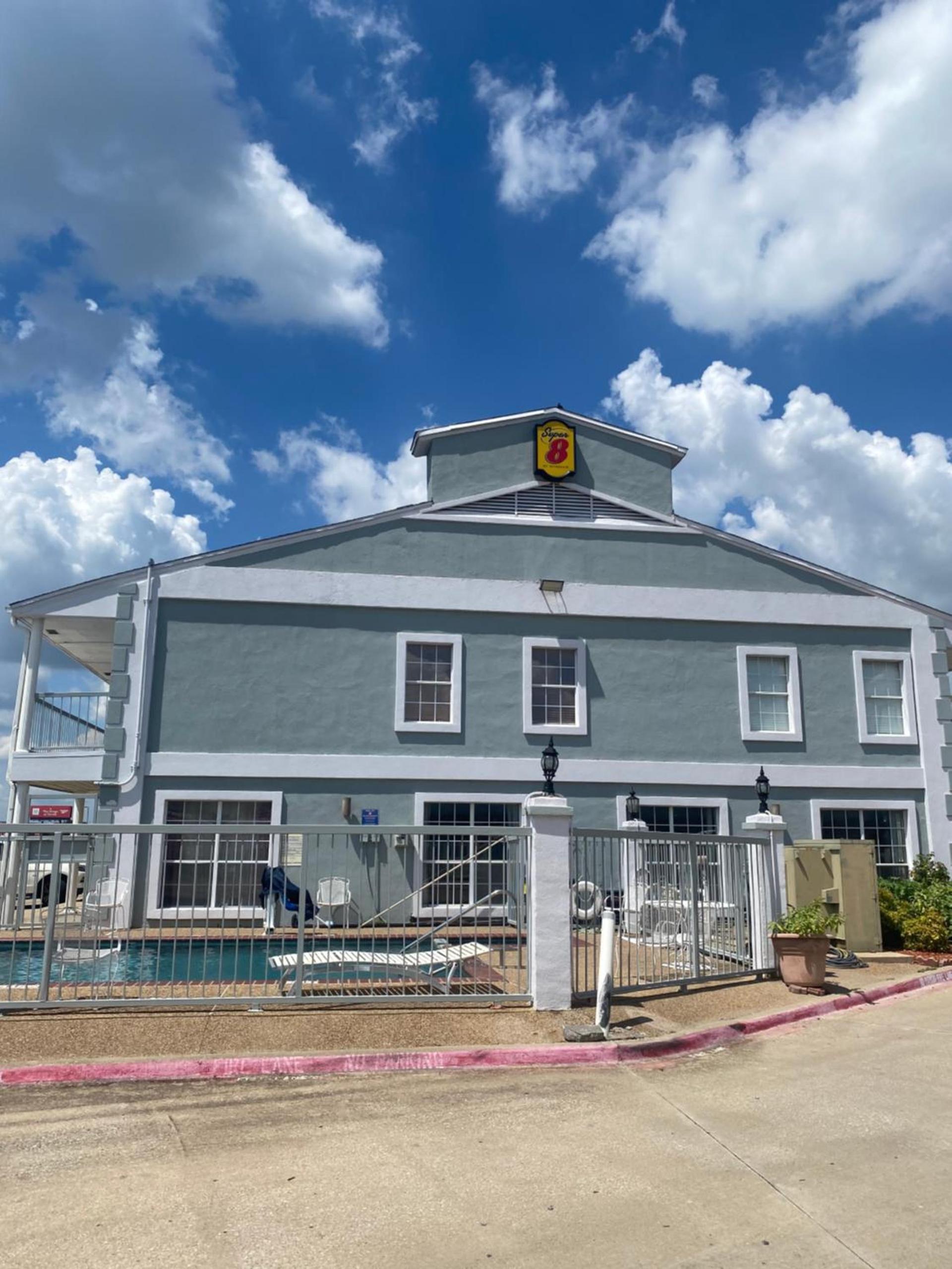 Super 8 by Wyndham Terrell photo 5