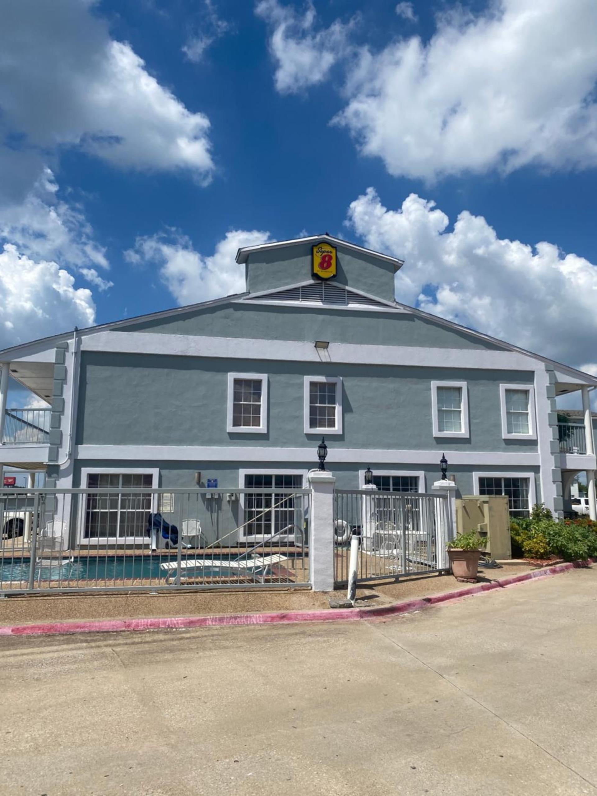 Super 8 by Wyndham Terrell photo 6