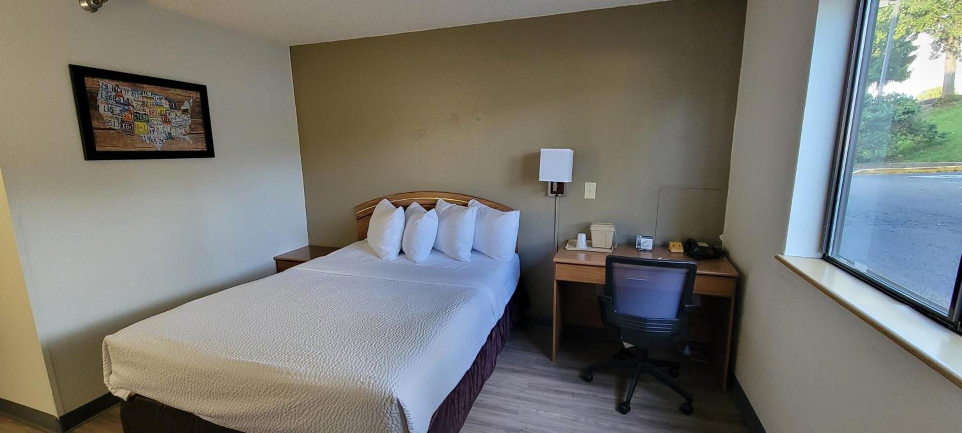 Days Inn by Wyndham Somerset PA I-70 I-76 photo 28